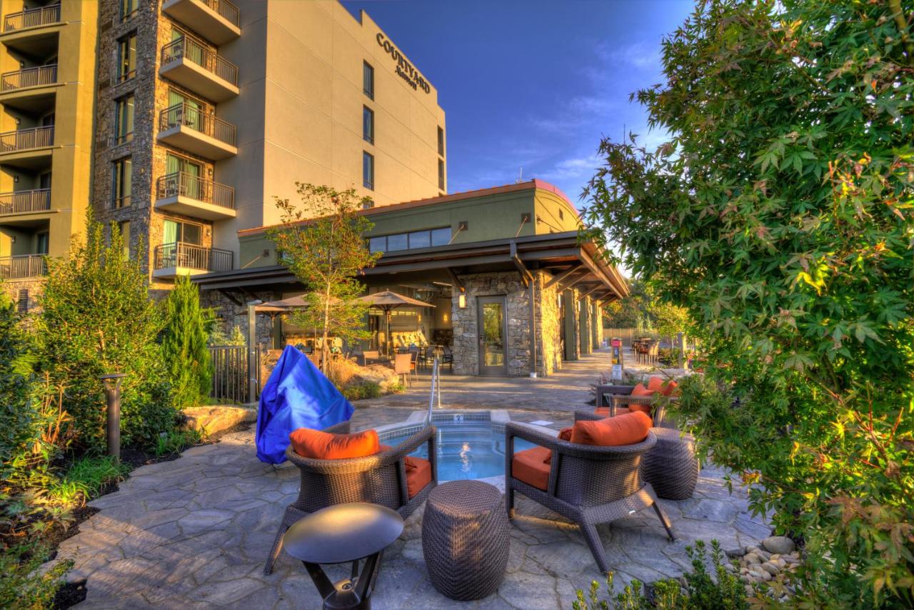 Courtyard Pigeon Forge