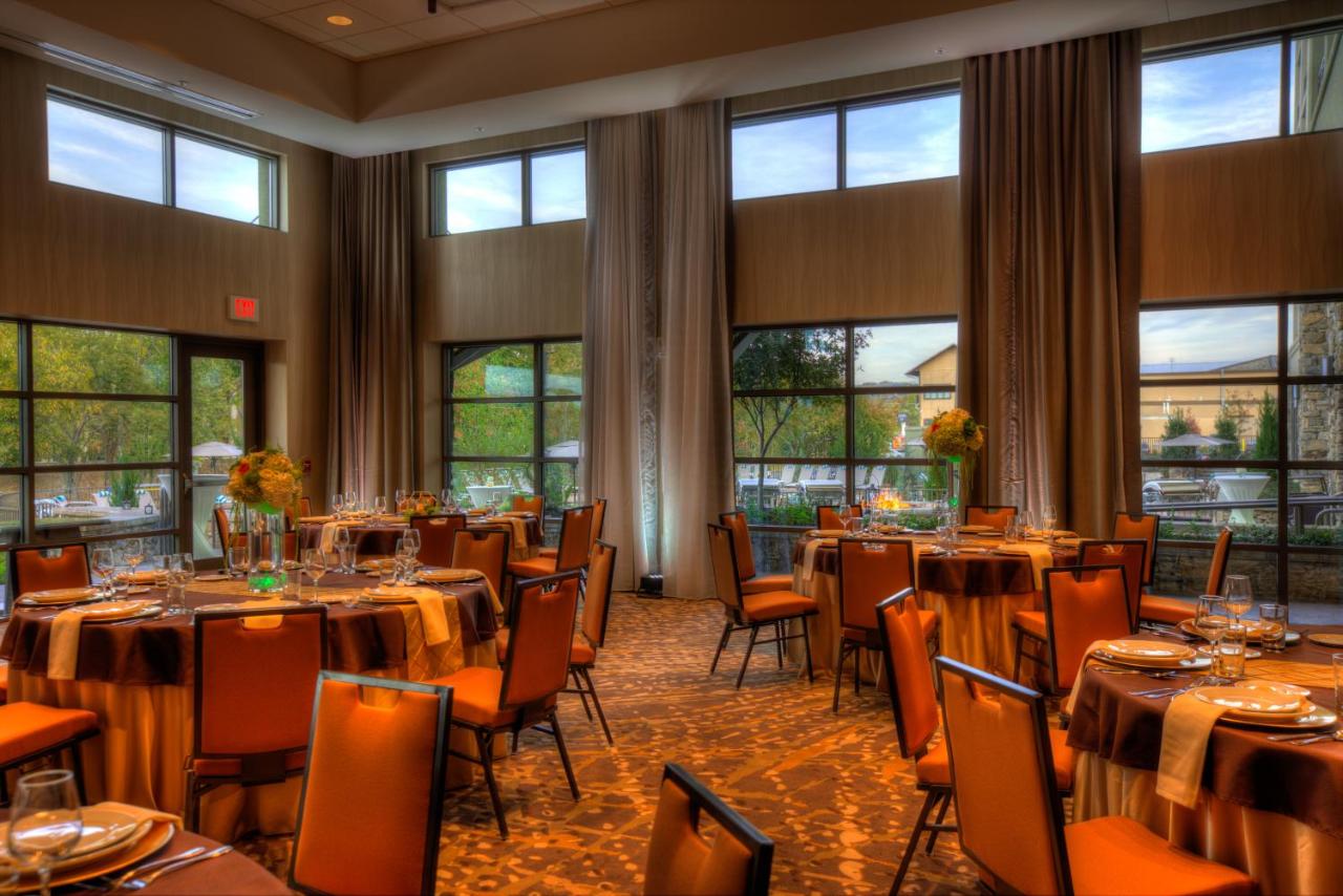 Courtyard Pigeon Forge