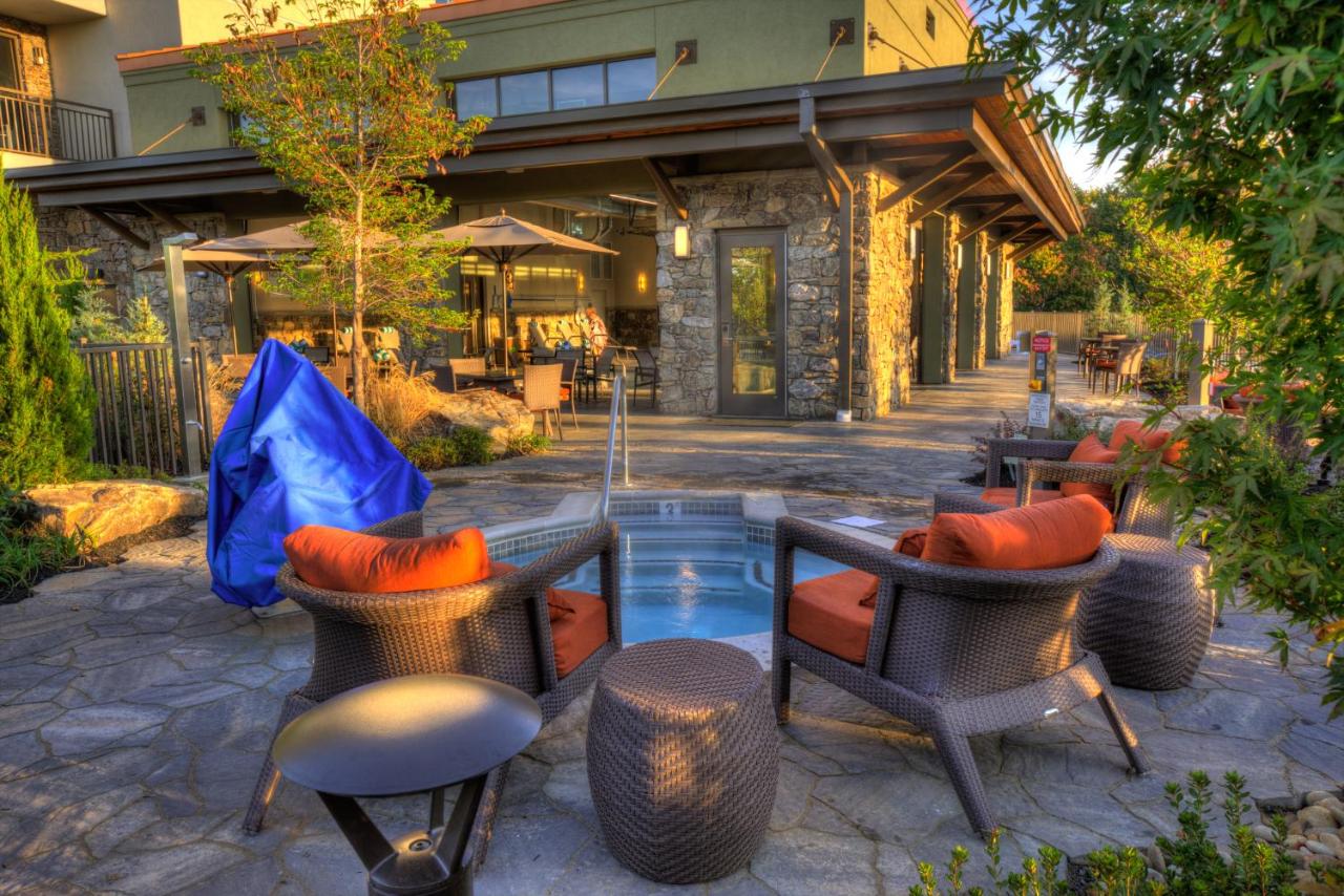 Courtyard Pigeon Forge