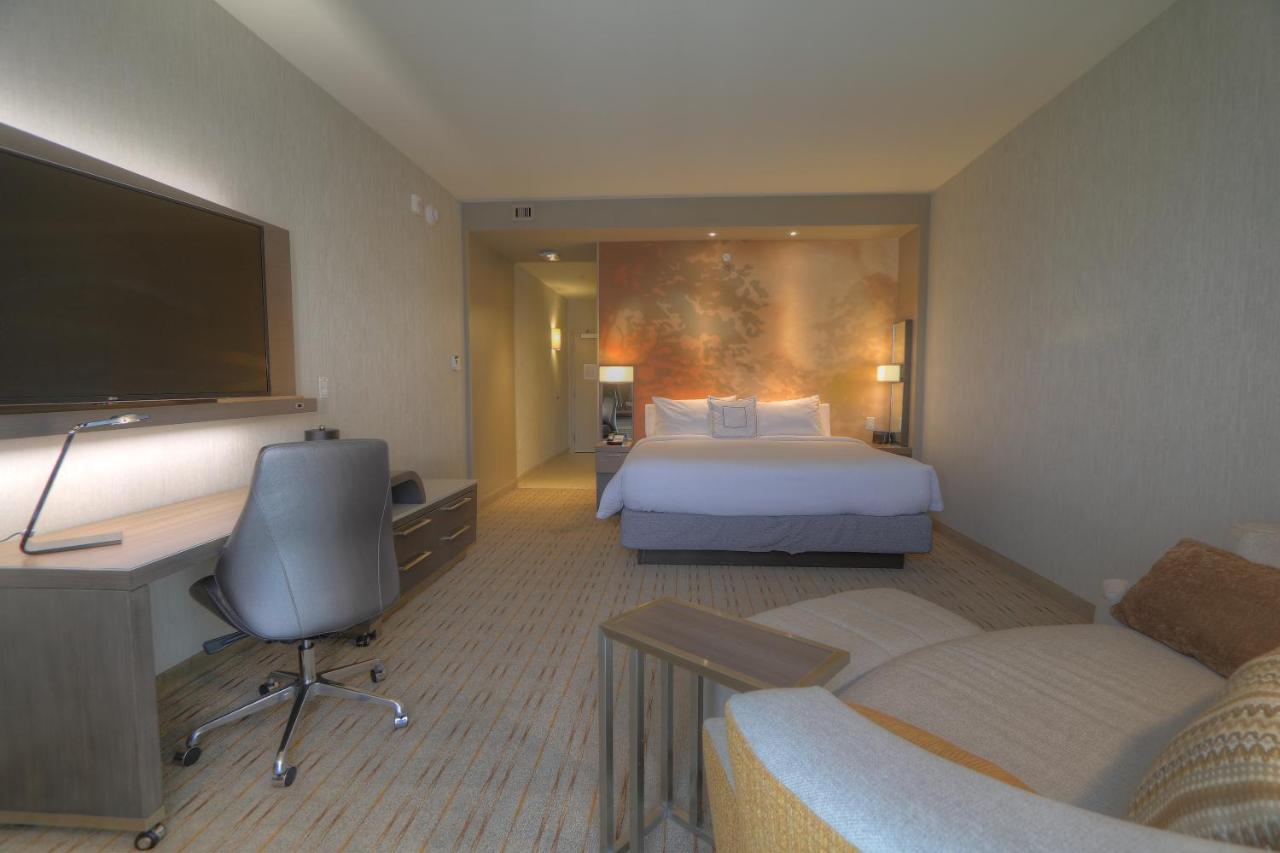 Courtyard Pigeon Forge