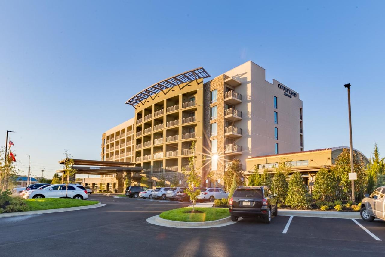 Courtyard Pigeon Forge