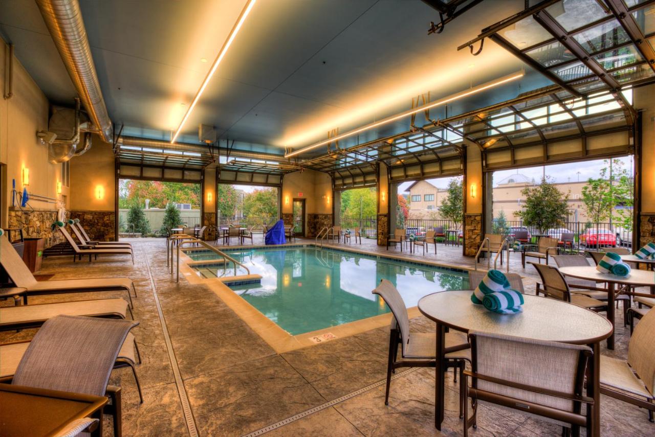 Courtyard Pigeon Forge