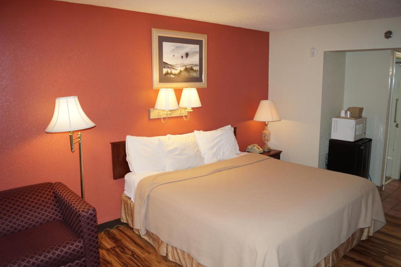 Bear Mount Inn & Suites