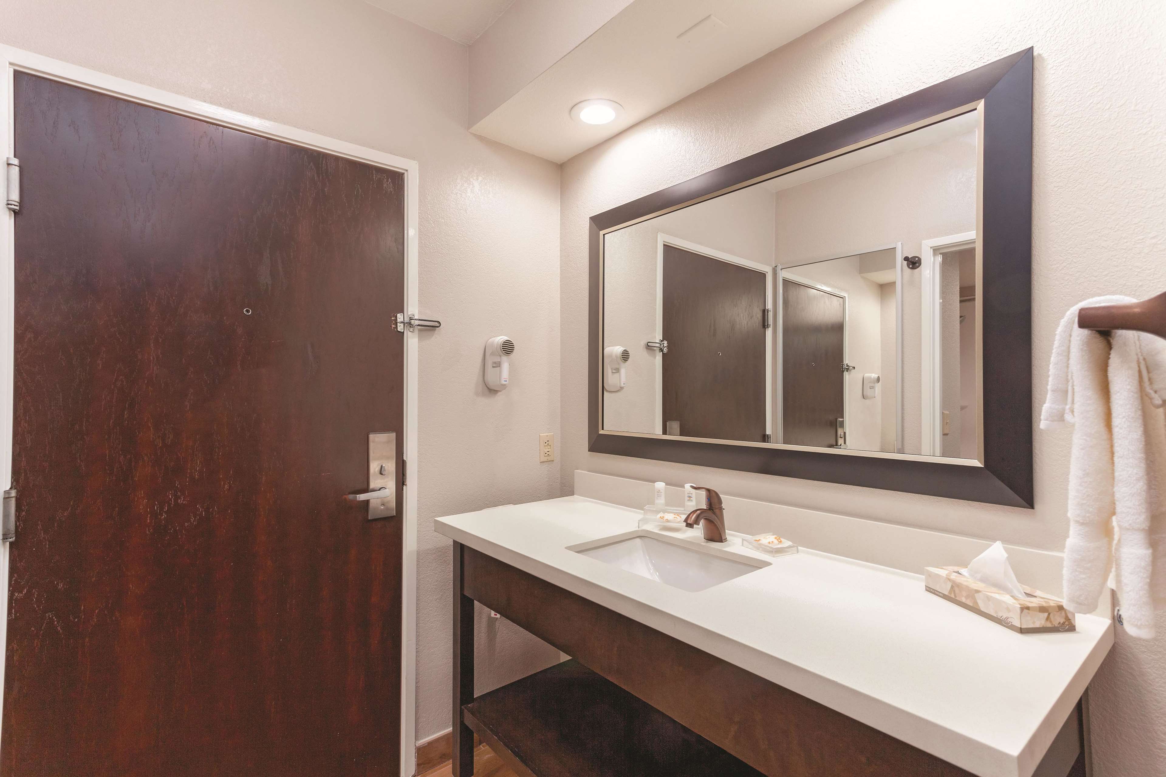 La Quinta Inn & Suites by Wyndham Knoxville North I-75