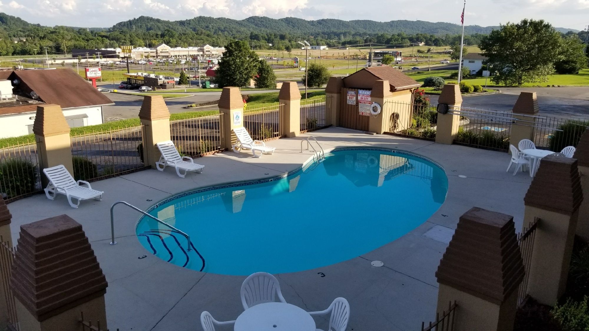 Super 8 by Wyndham Knoxville North/Powell
