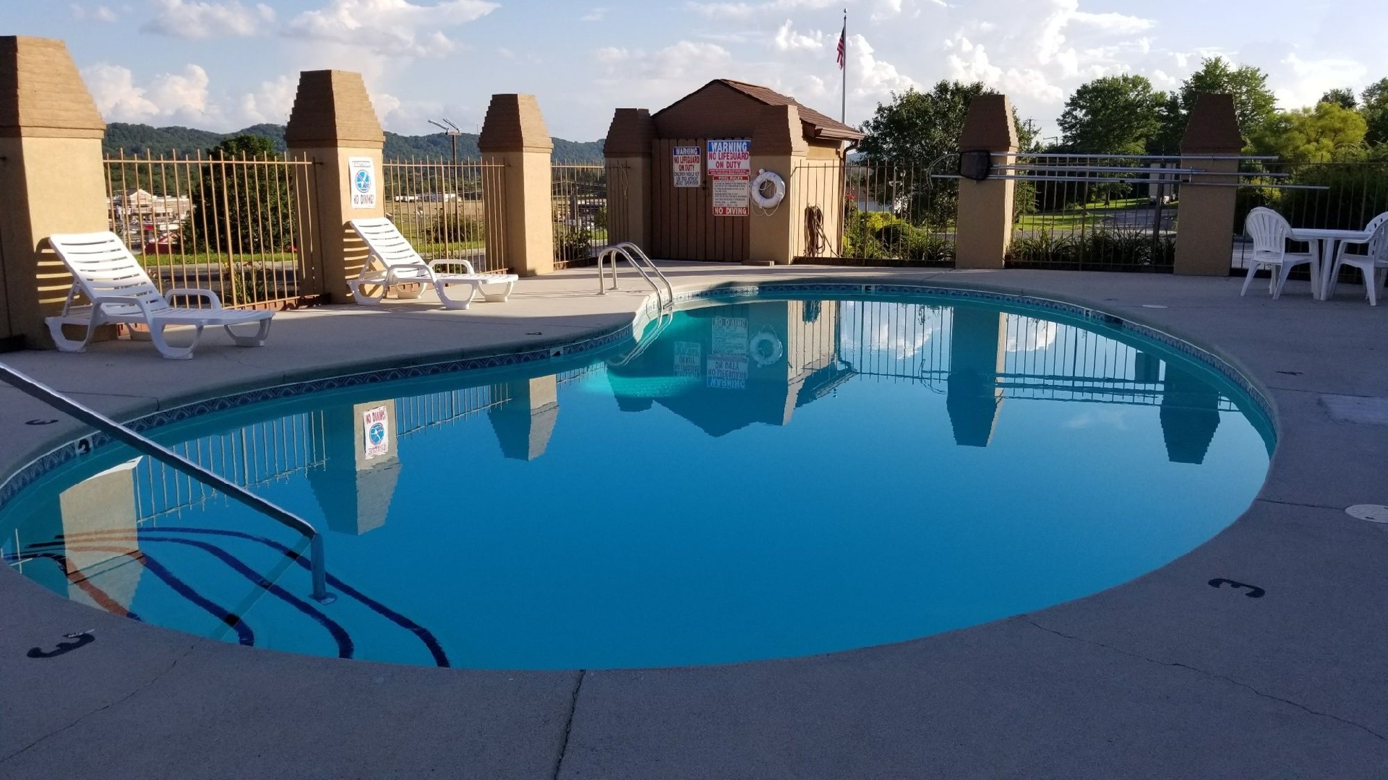 Super 8 by Wyndham Knoxville North/Powell