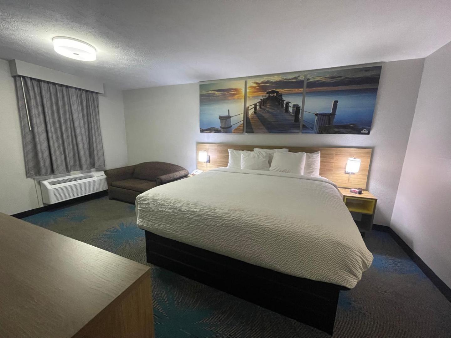 Days Inn by Wyndham Savannah