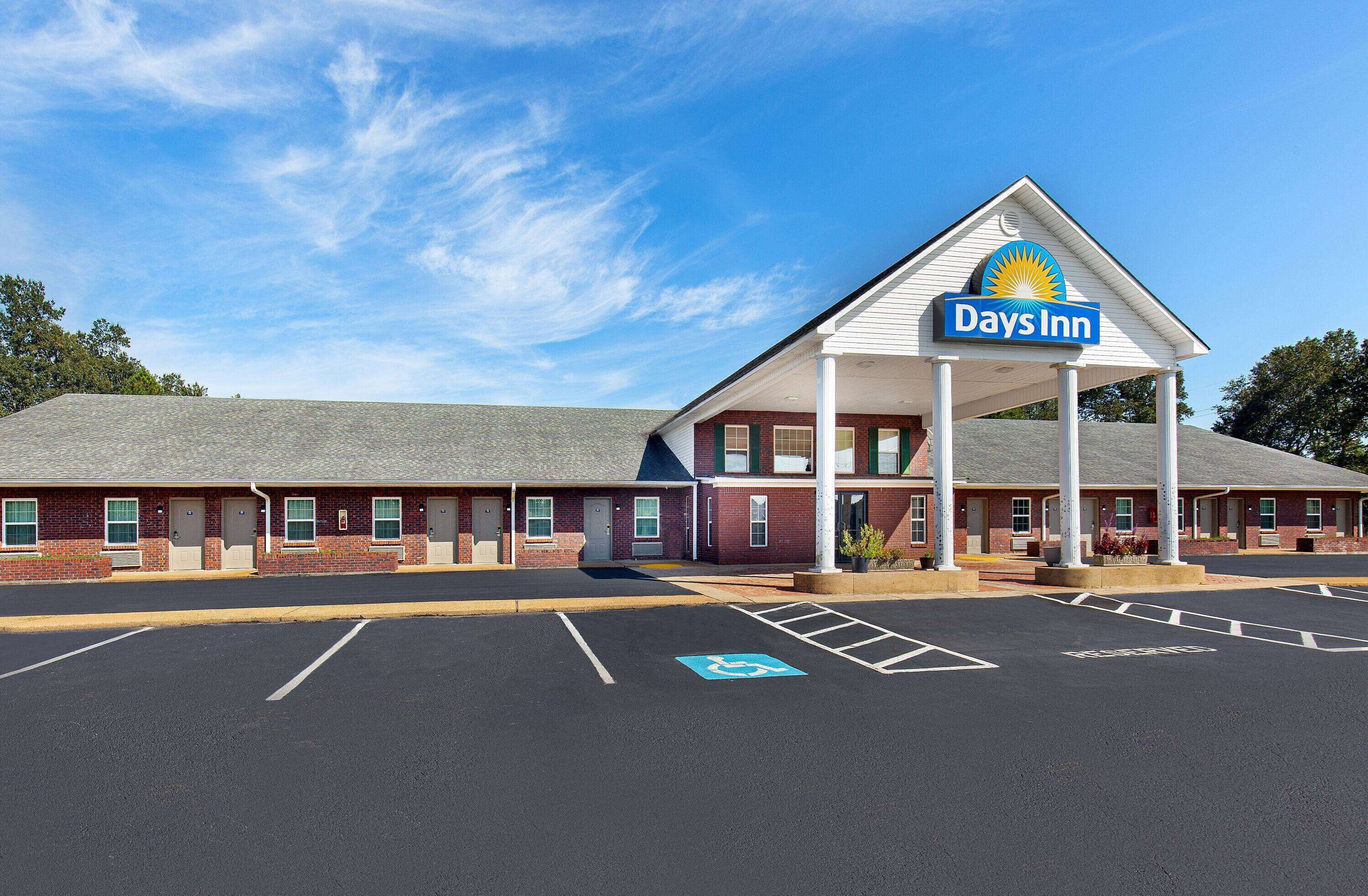 Days Inn by Wyndham Savannah