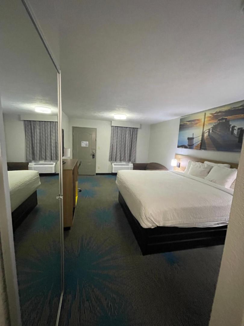 Days Inn by Wyndham Savannah