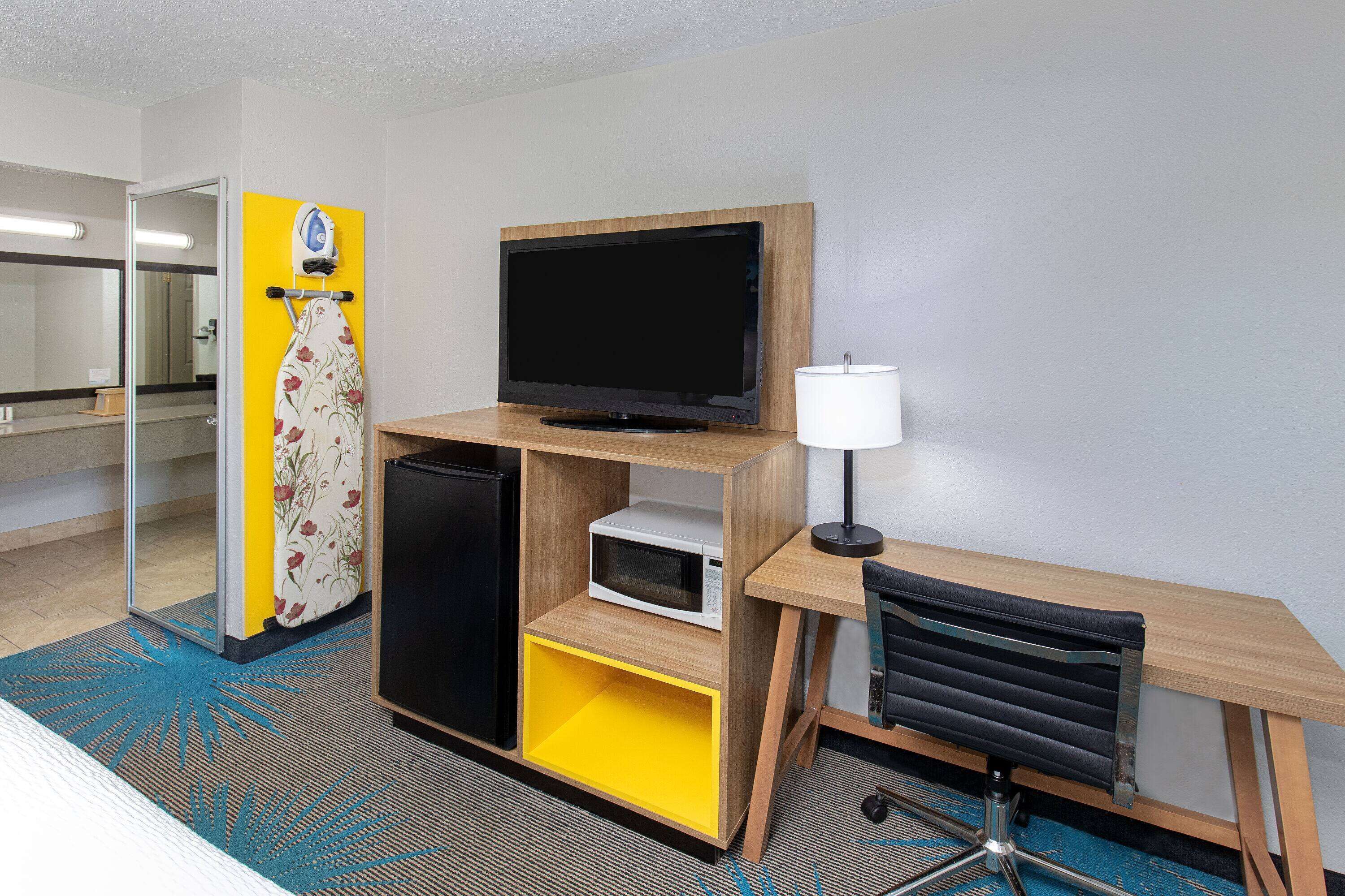 Days Inn by Wyndham Savannah