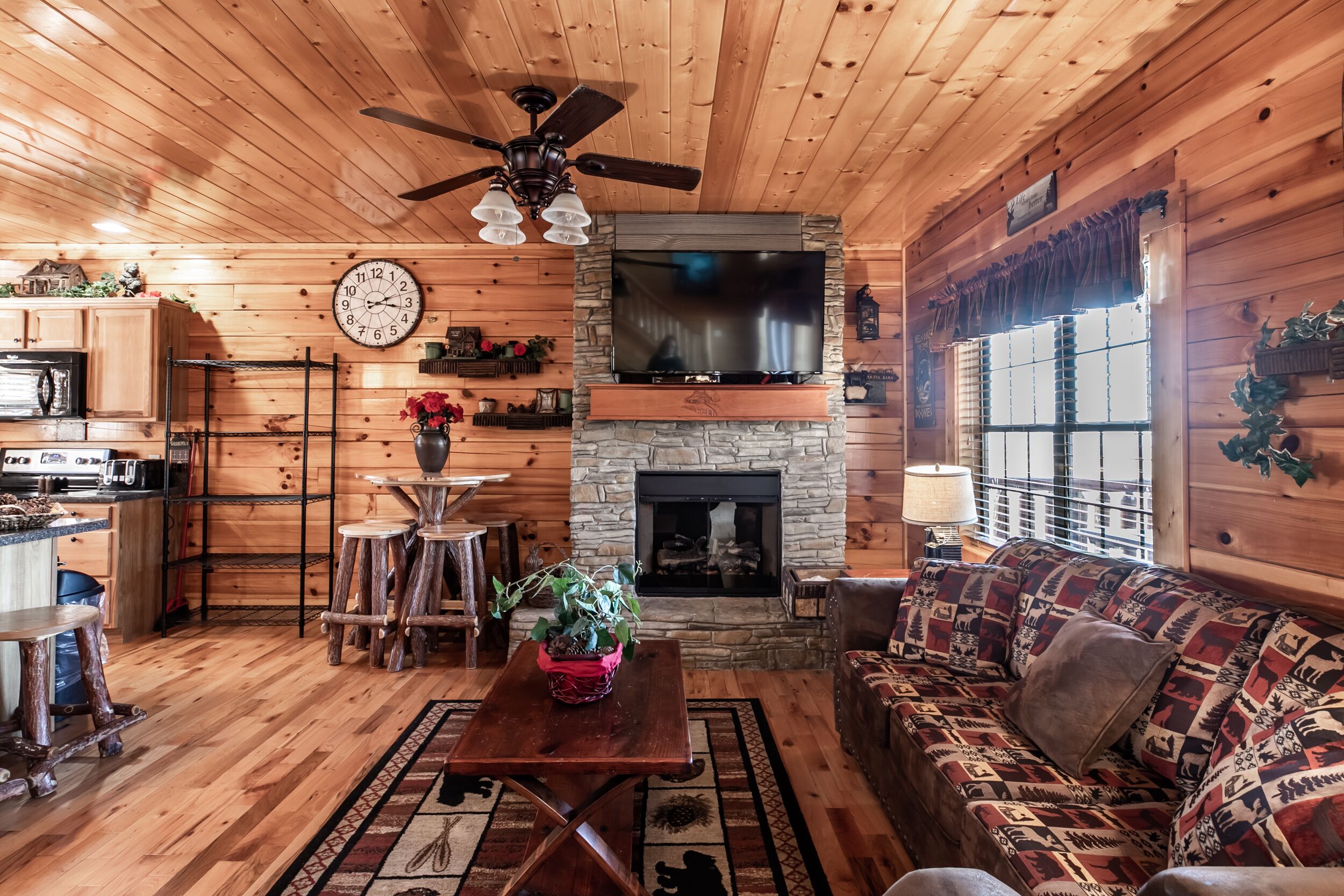SmokyStays Bears Den Cabin