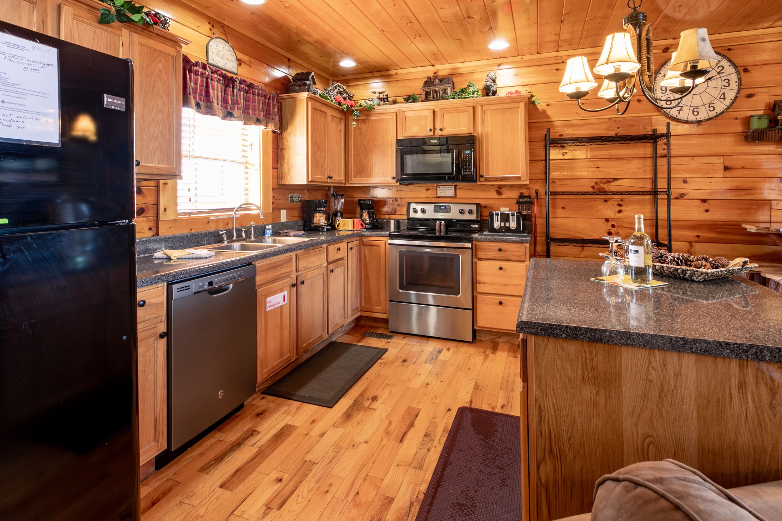 SmokyStays Bears Den Cabin