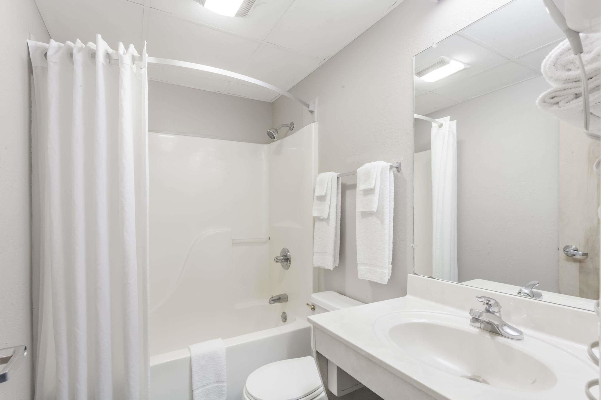 Super 8 by Wyndham Sevierville Riverside