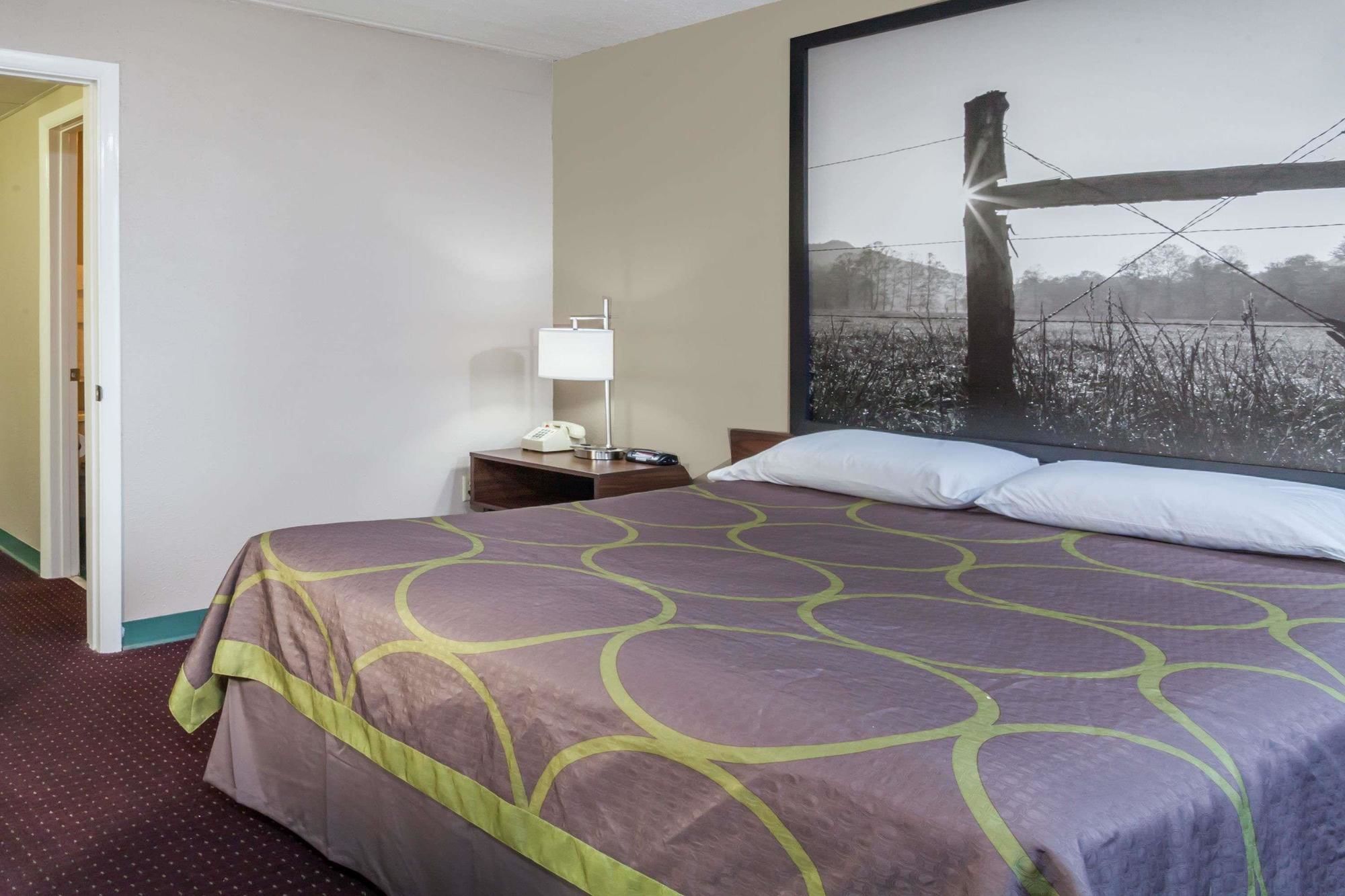 Super 8 by Wyndham Sevierville Riverside