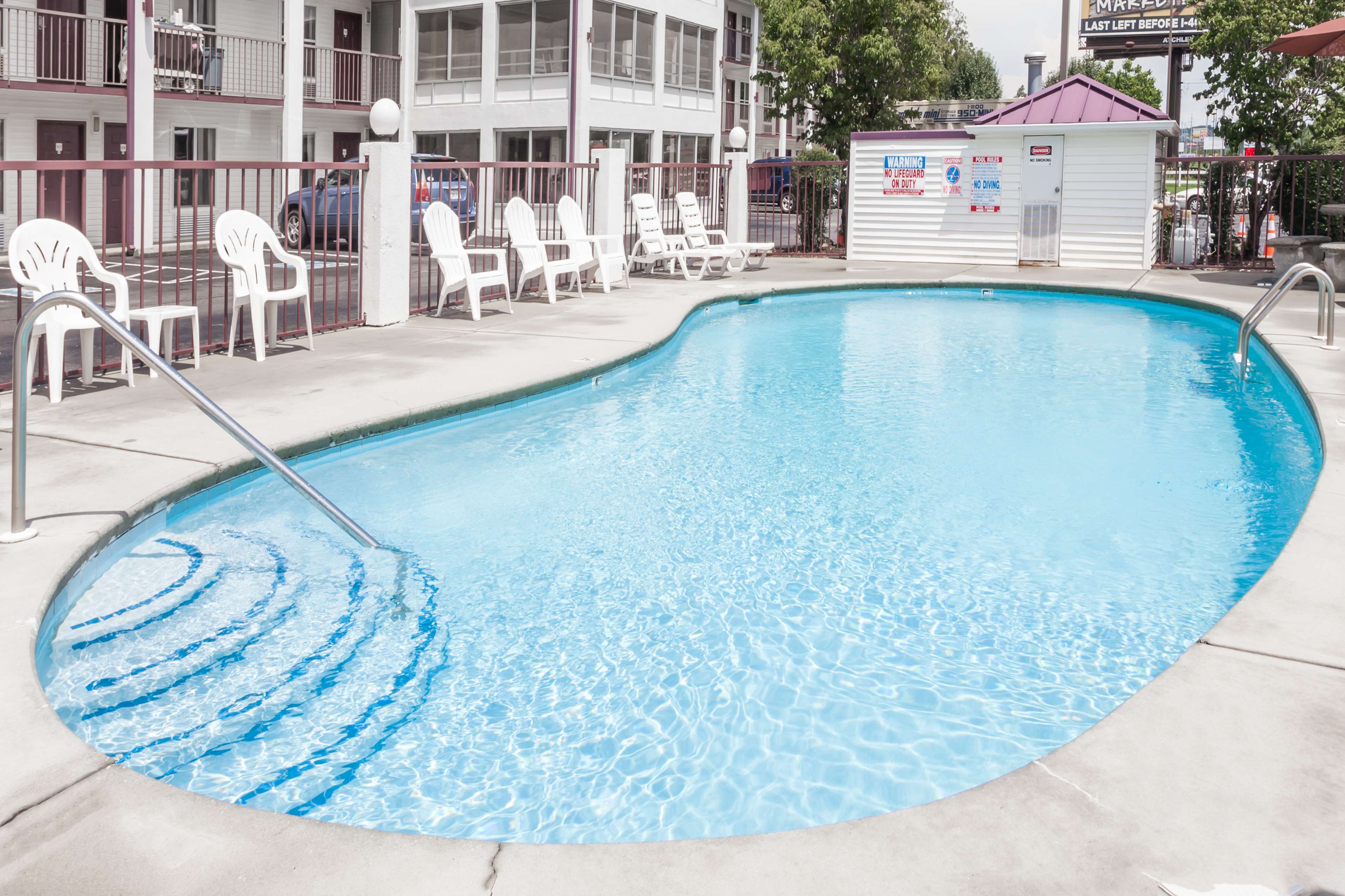 Super 8 by Wyndham Sevierville Riverside