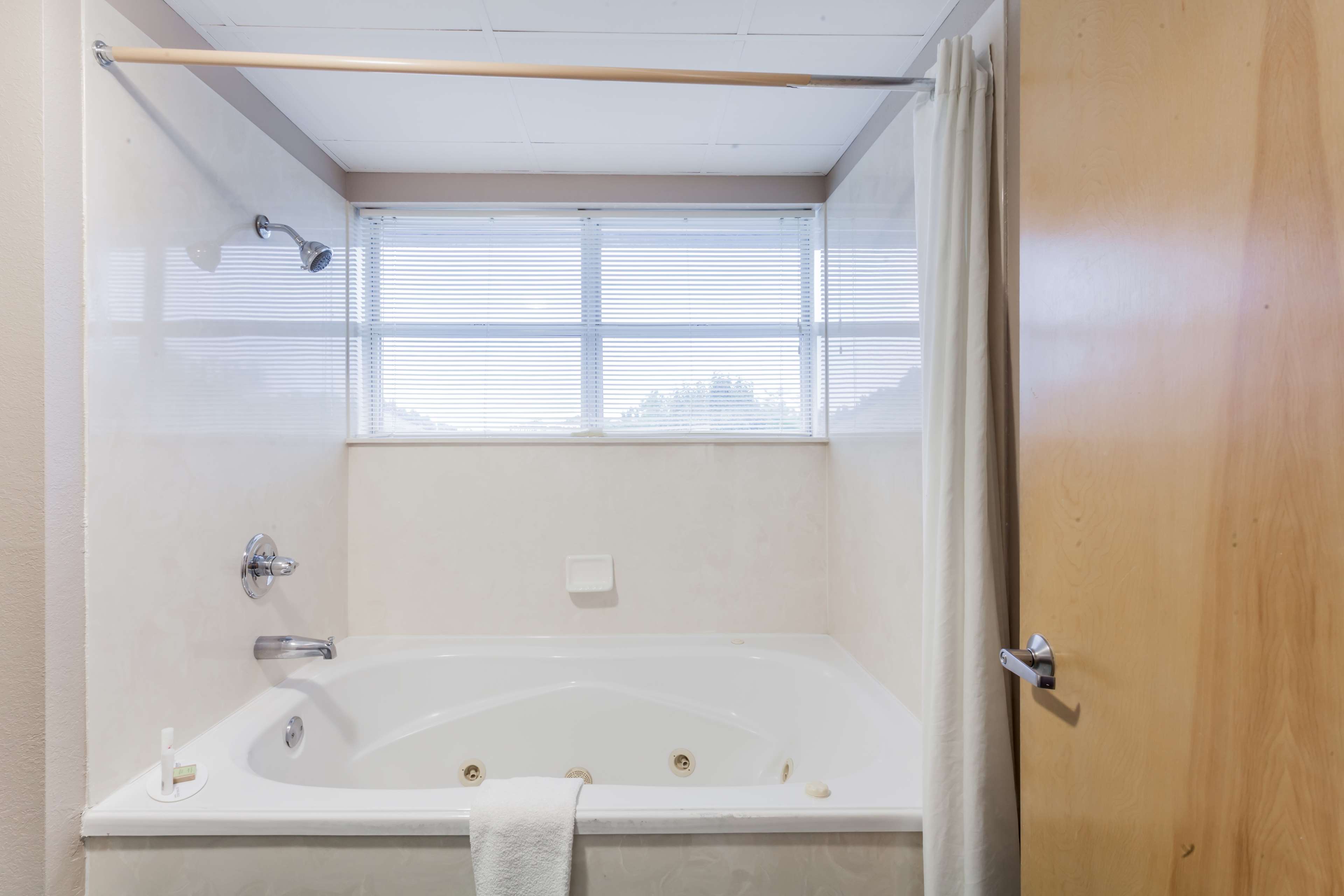 Super 8 by Wyndham Sevierville Riverside