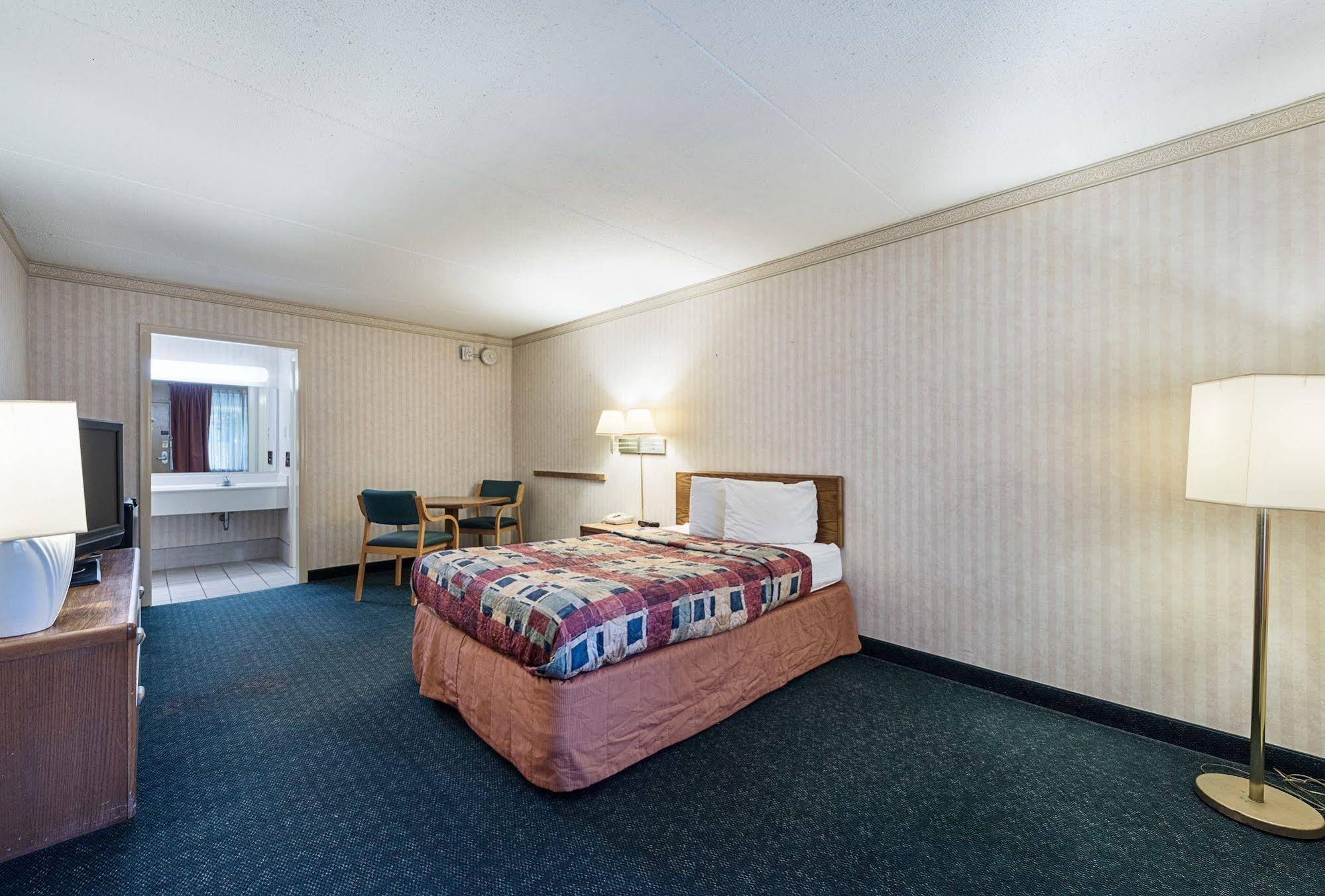 OYO Hotel Sweetwater TN West