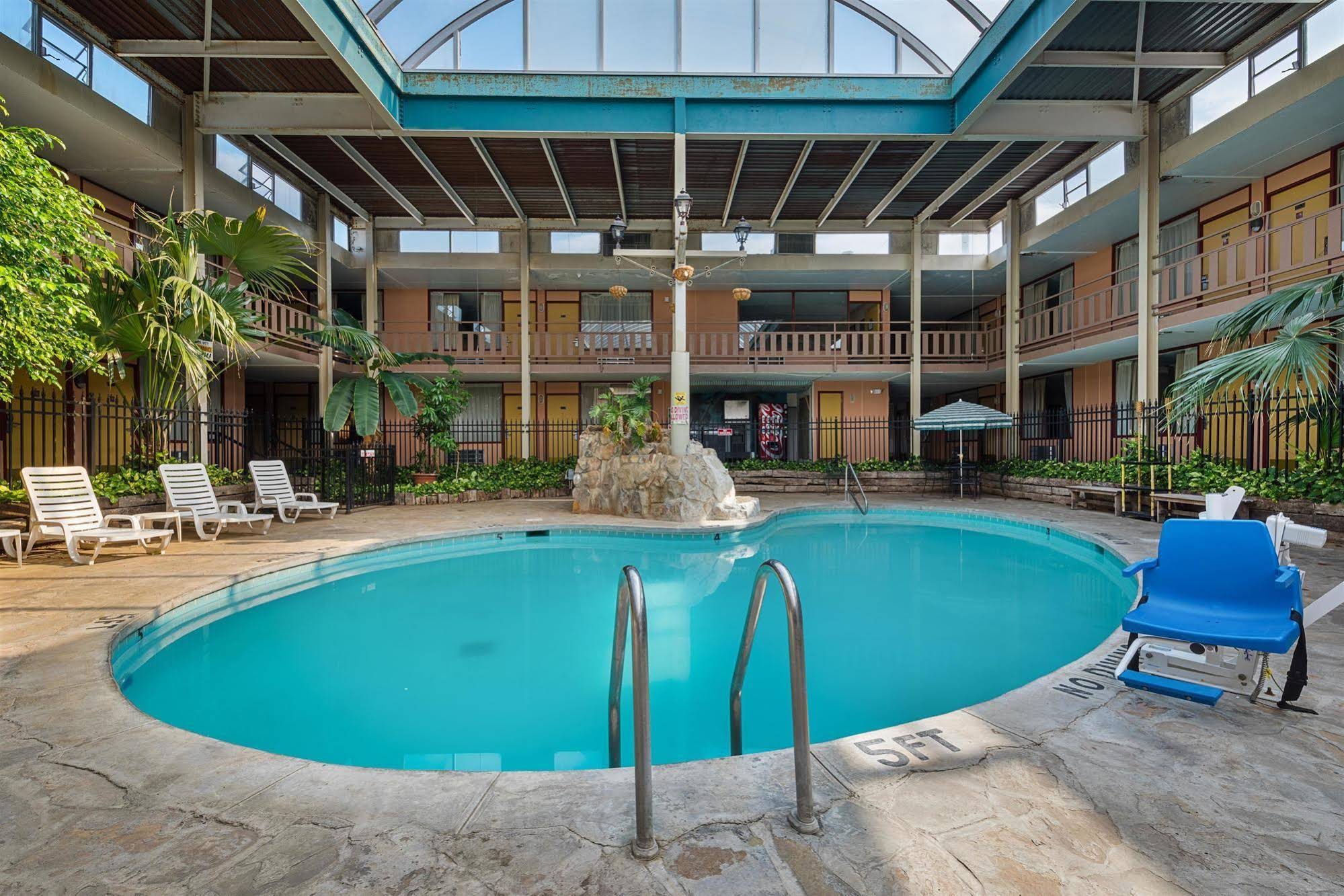 OYO Hotel Sweetwater TN West