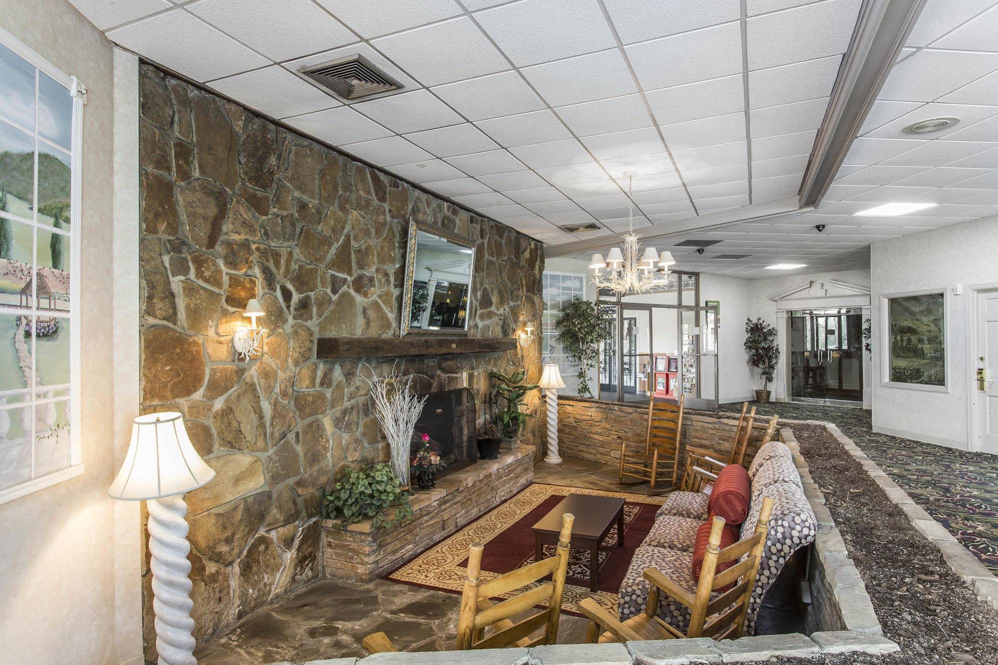 OYO Hotel Sweetwater TN West