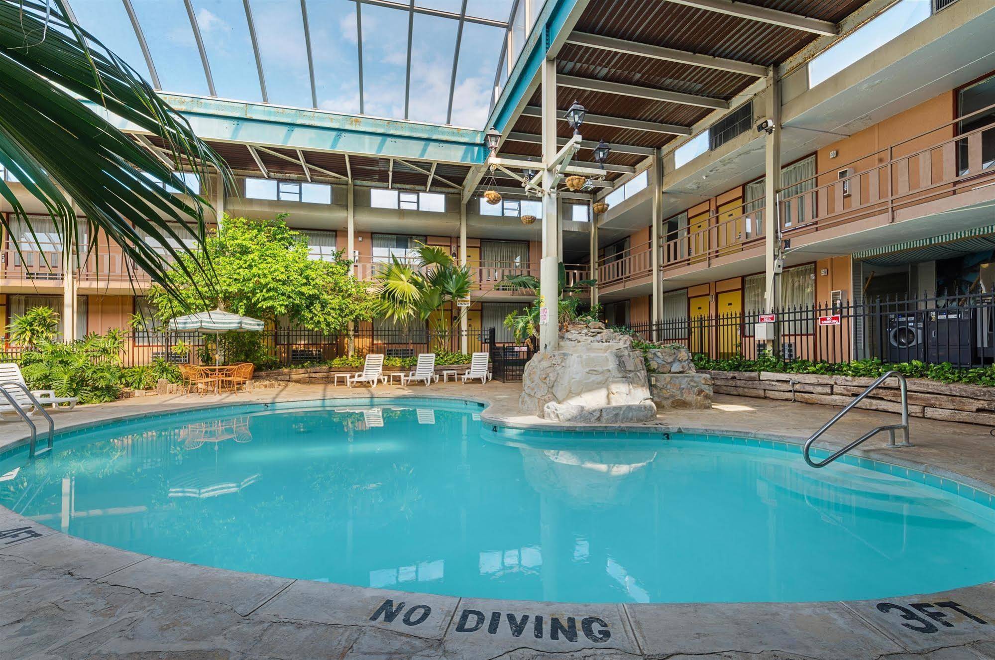 OYO Hotel Sweetwater TN West
