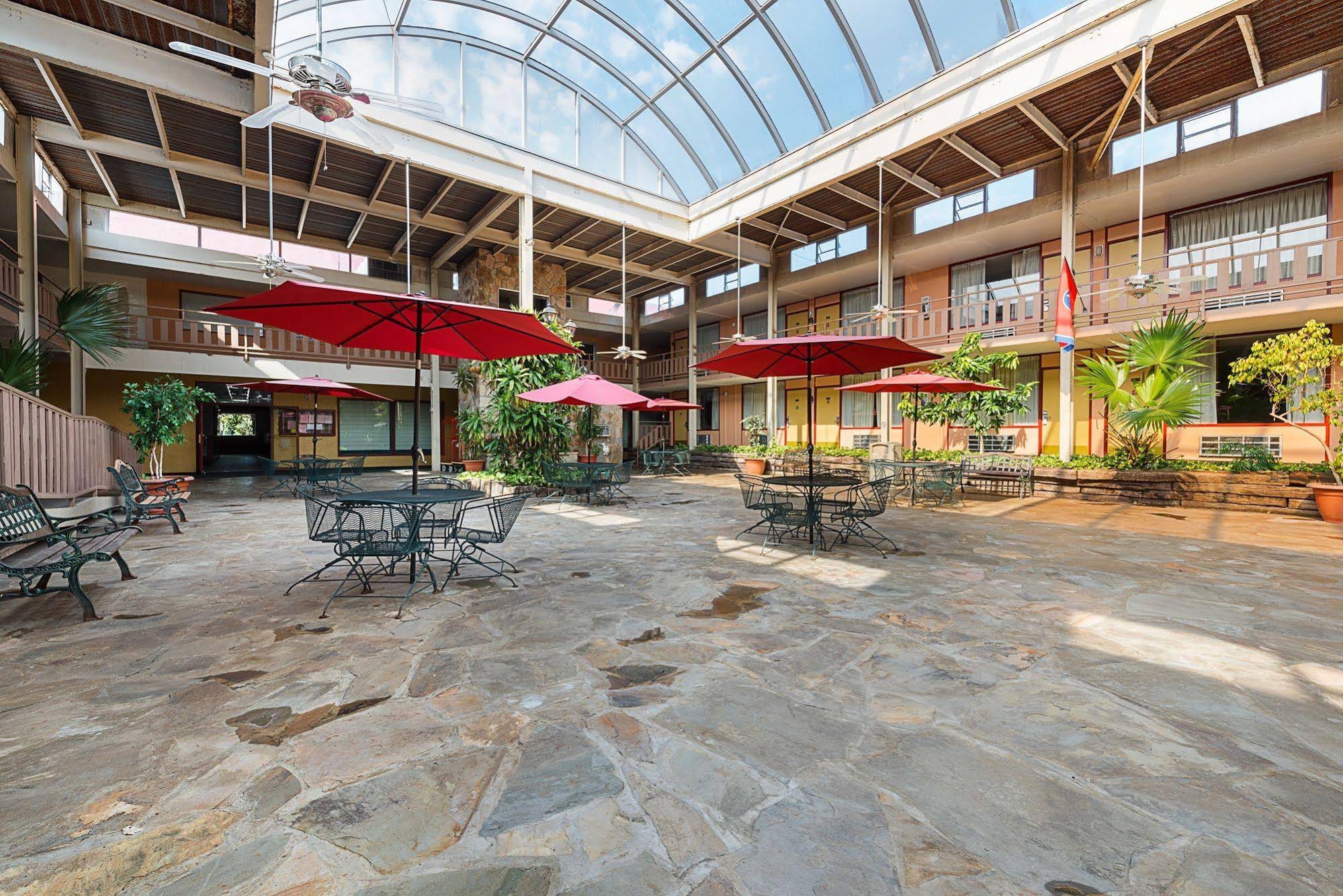 OYO Hotel Sweetwater TN West
