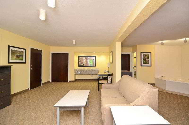 Best Western Cades Cove Inn