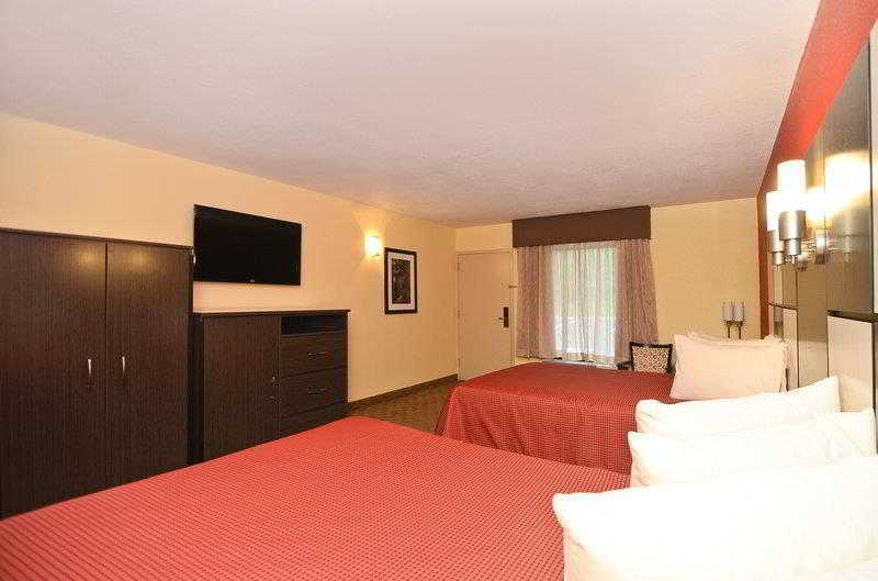 Best Western Cades Cove Inn