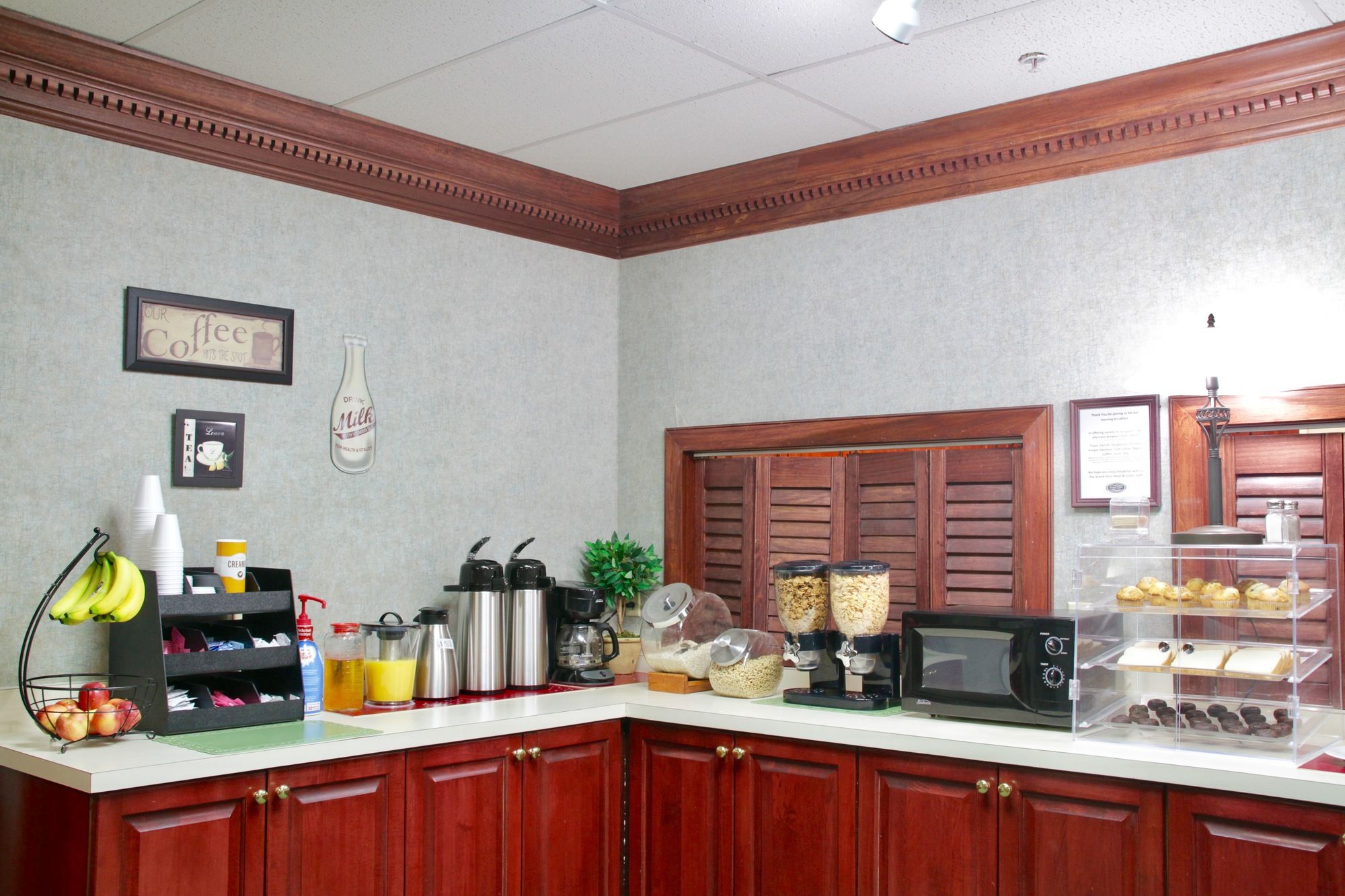 Grand Vista Hotel & Suites