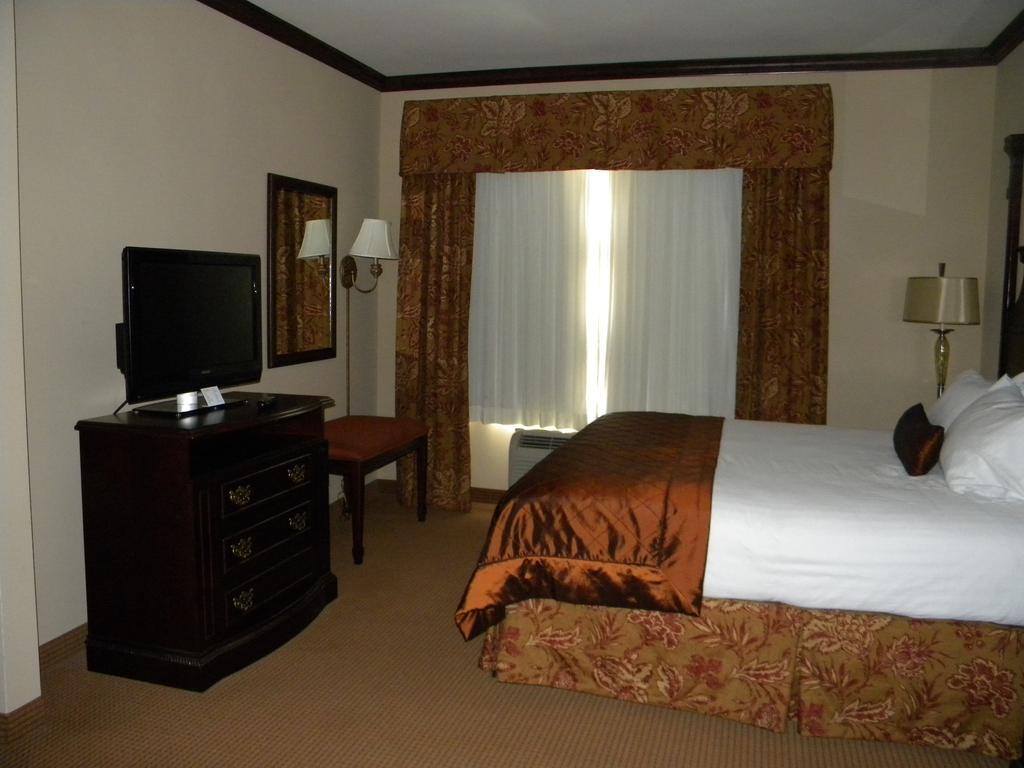 Big Country Hotel & Suites