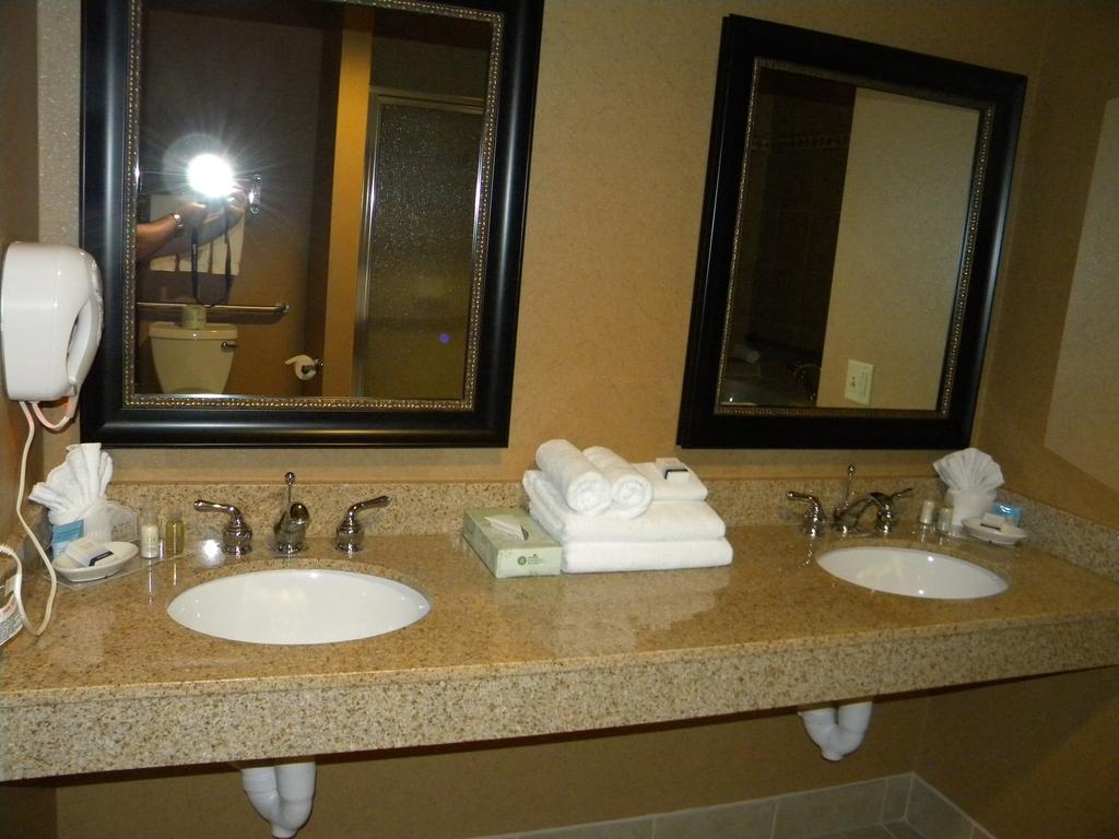 Big Country Hotel & Suites