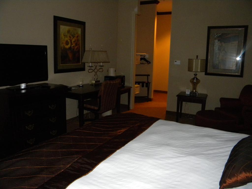 Big Country Hotel & Suites
