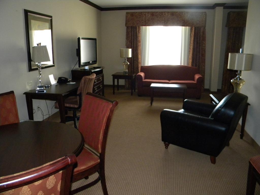 Big Country Hotel & Suites