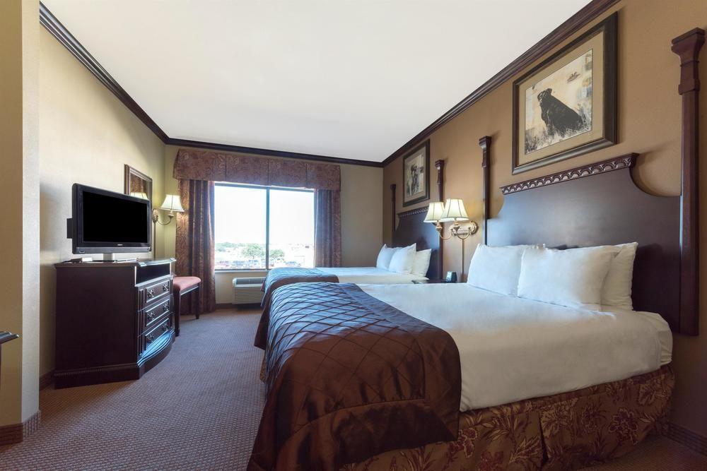 Big Country Hotel & Suites