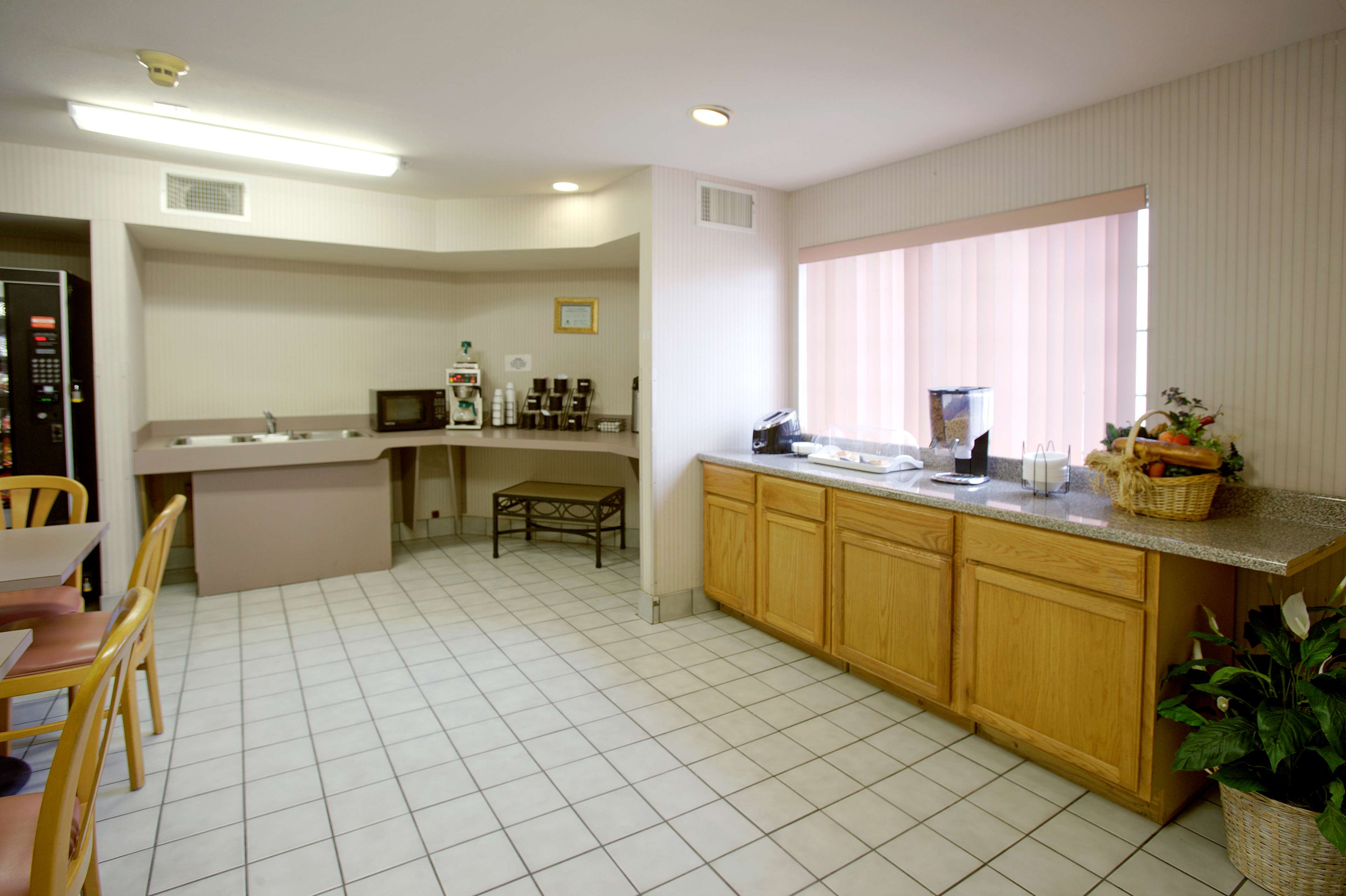 Americas Best Value Inn Addison Dallas