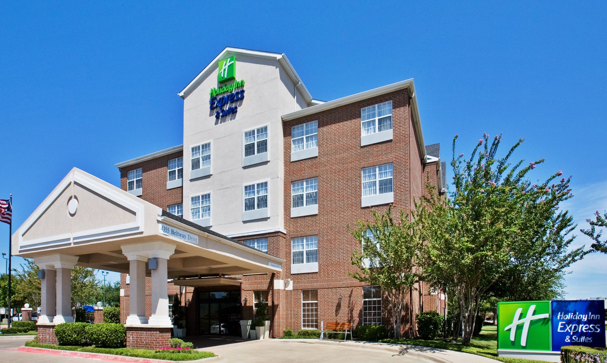 Holiday Inn Express & Suites Dallas-Addison