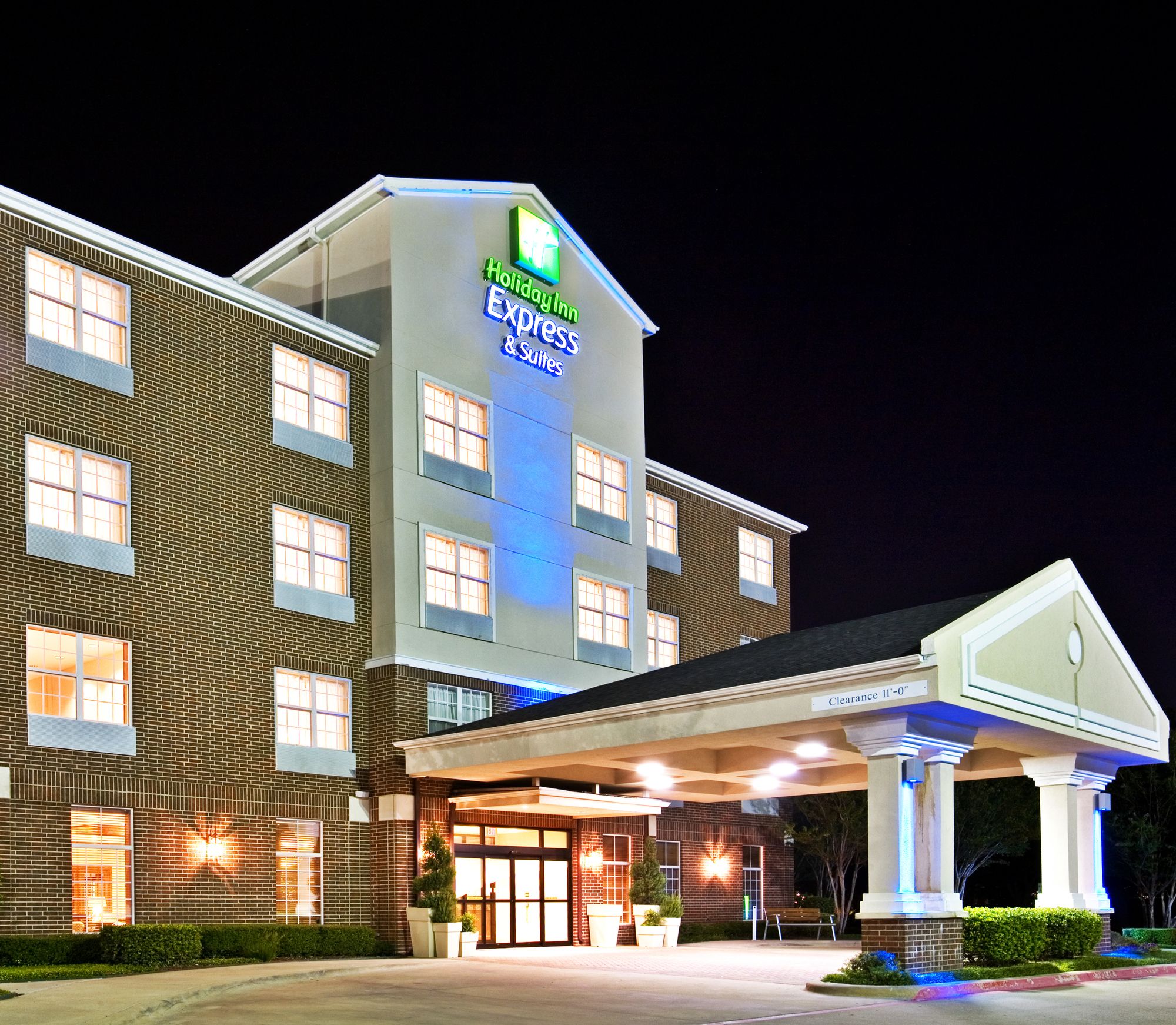Holiday Inn Express & Suites Dallas-Addison