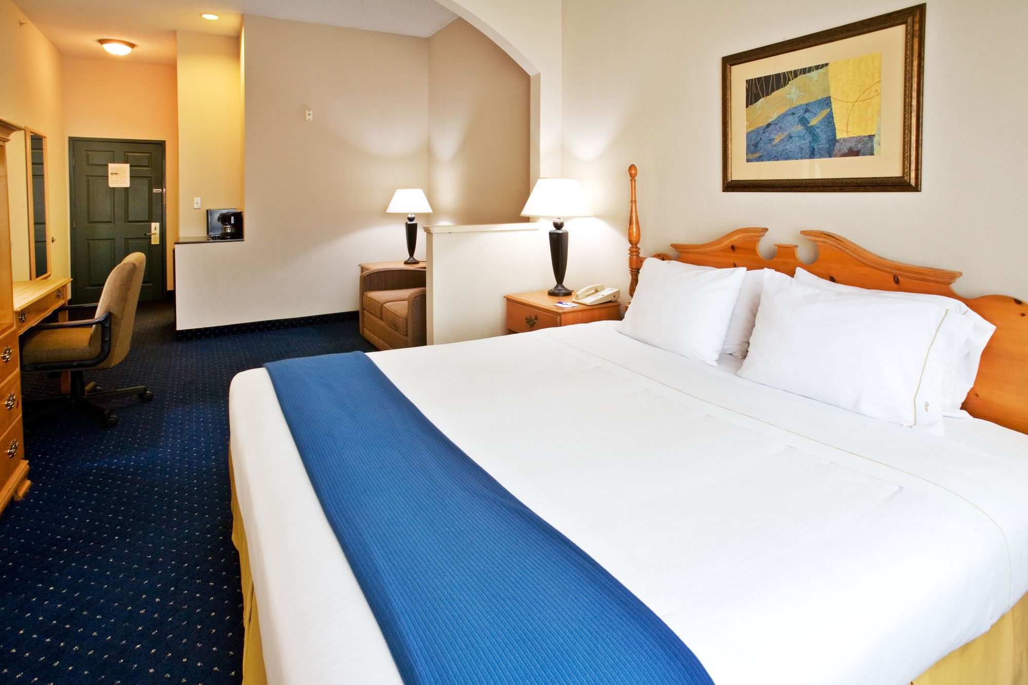 Holiday Inn Express & Suites Dallas-Addison