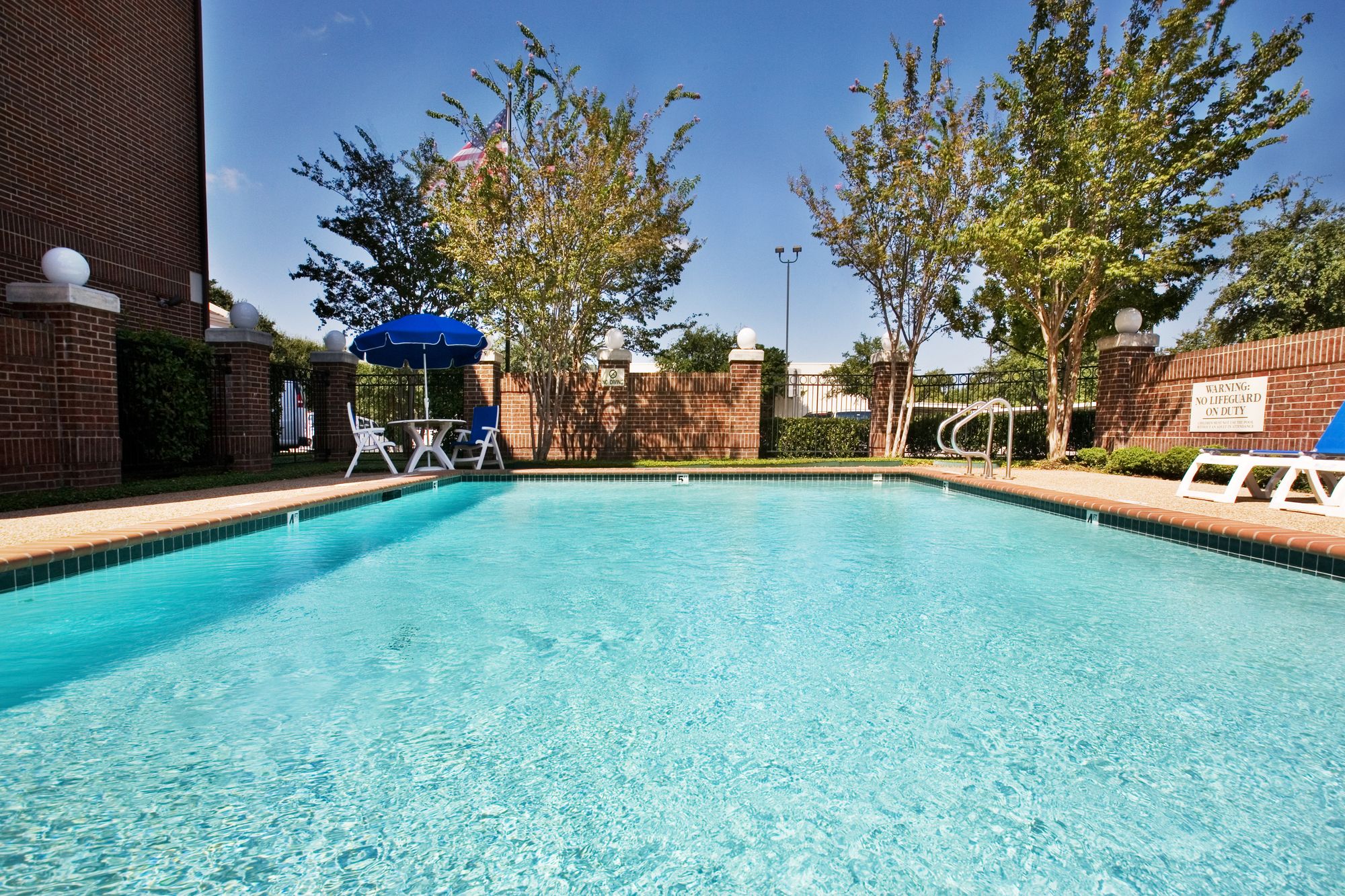Holiday Inn Express & Suites Dallas-Addison