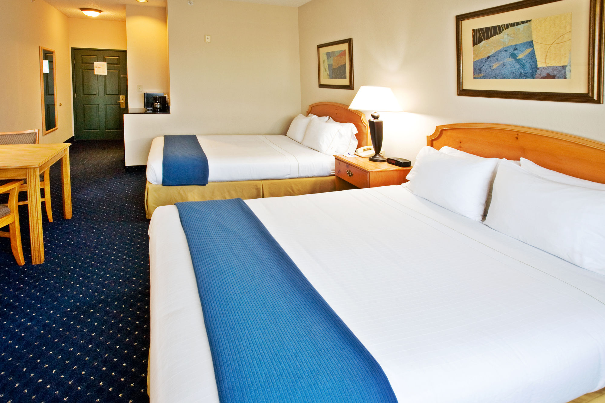 Holiday Inn Express & Suites Dallas-Addison