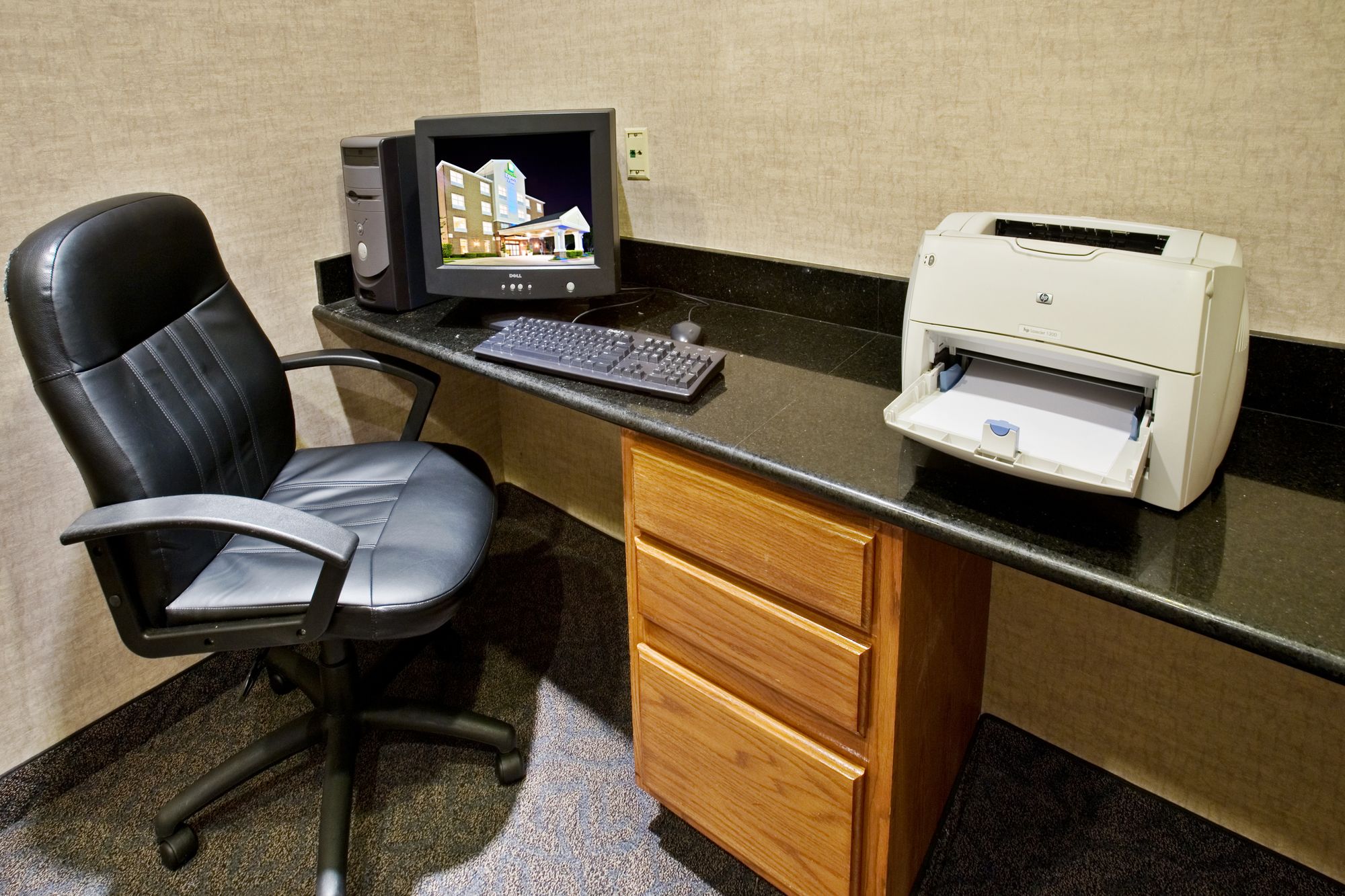 Holiday Inn Express & Suites Dallas-Addison