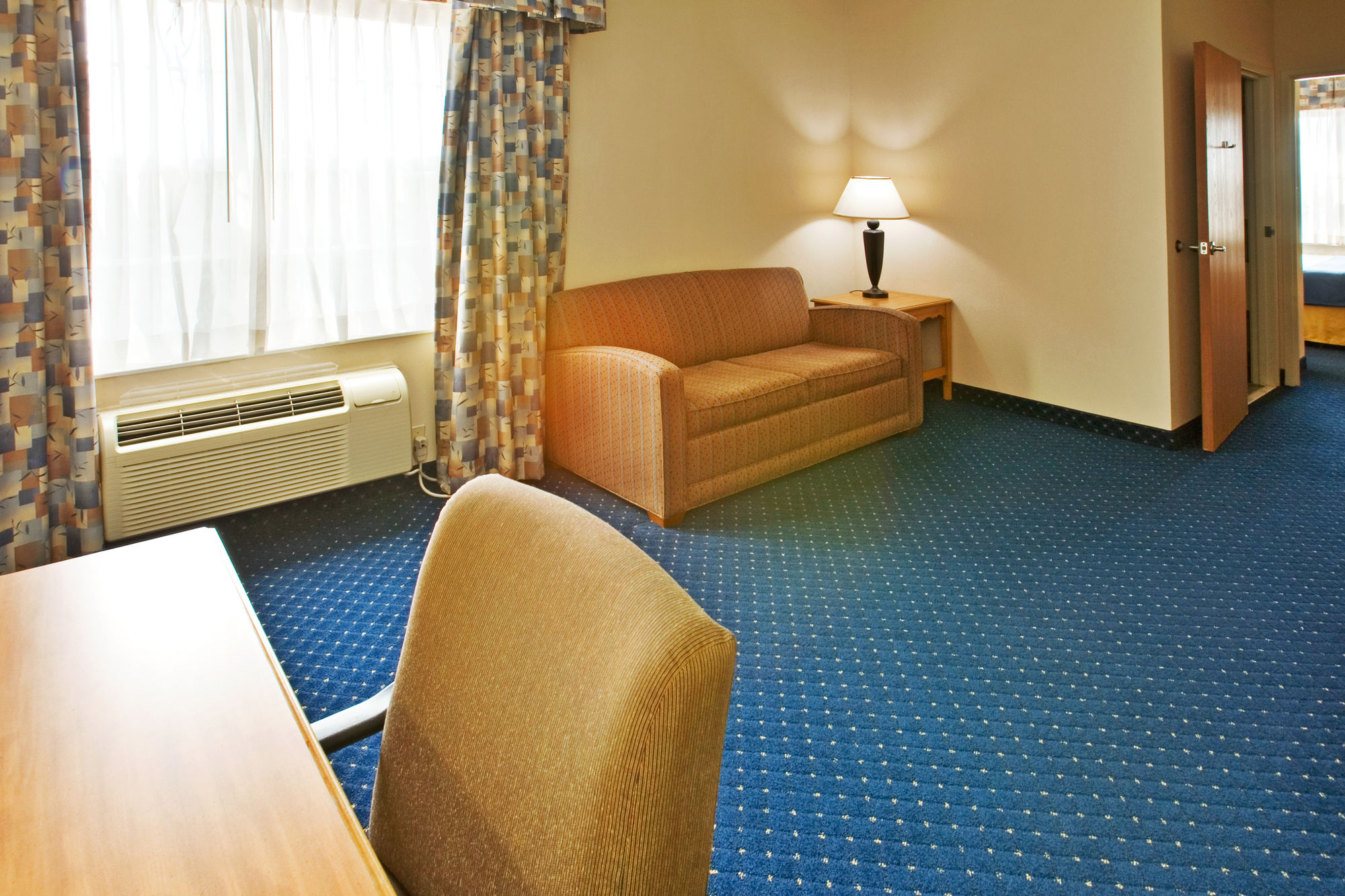 Holiday Inn Express & Suites Dallas-Addison