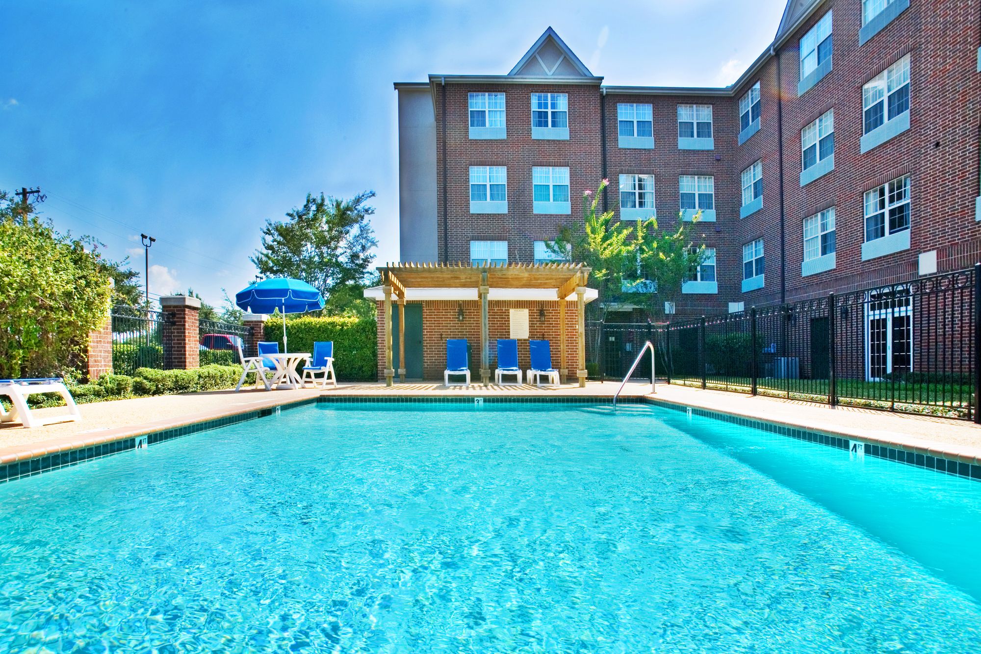Holiday Inn Express & Suites Dallas-Addison