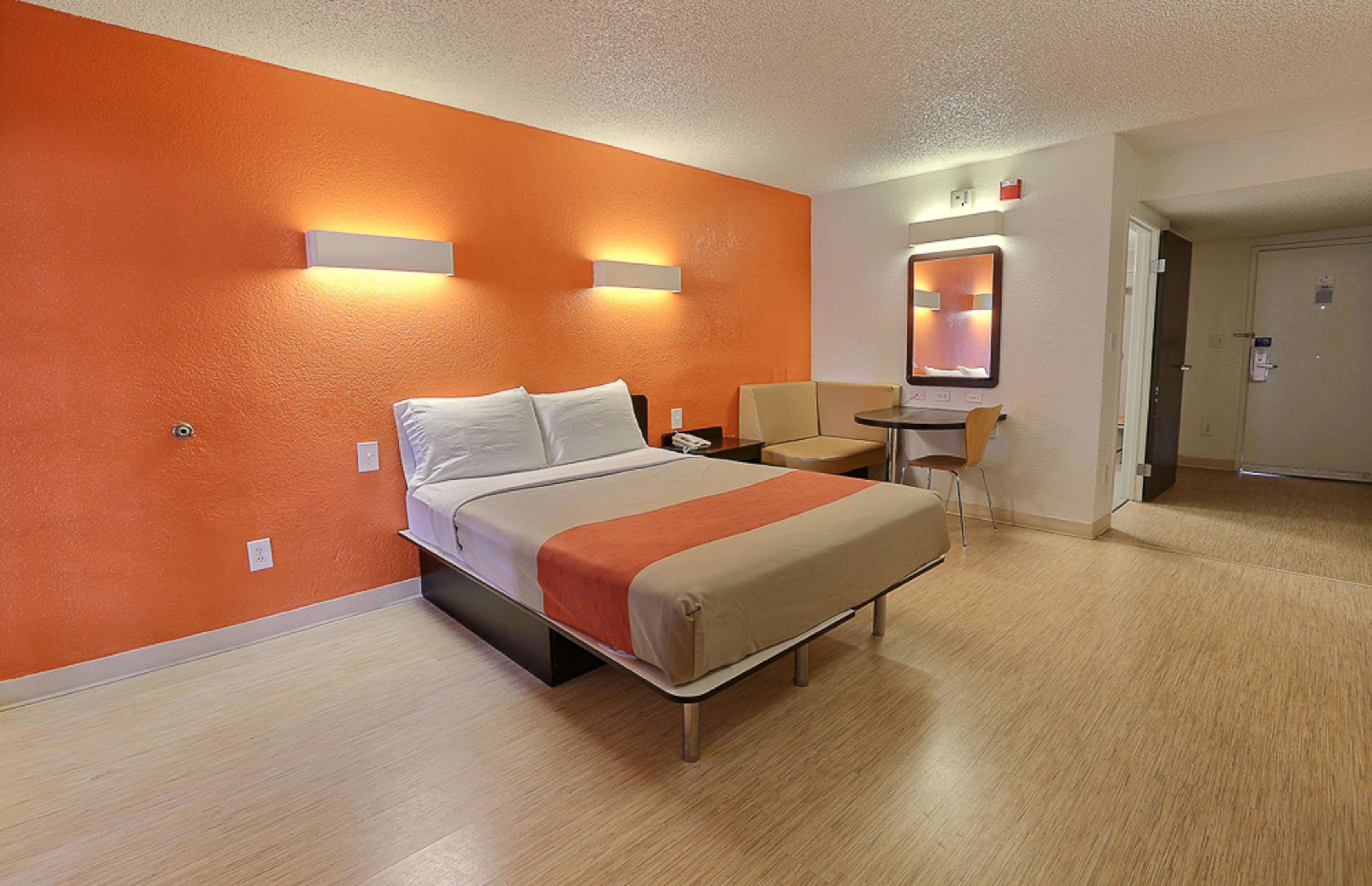 Motel 6 Dallas - Addison