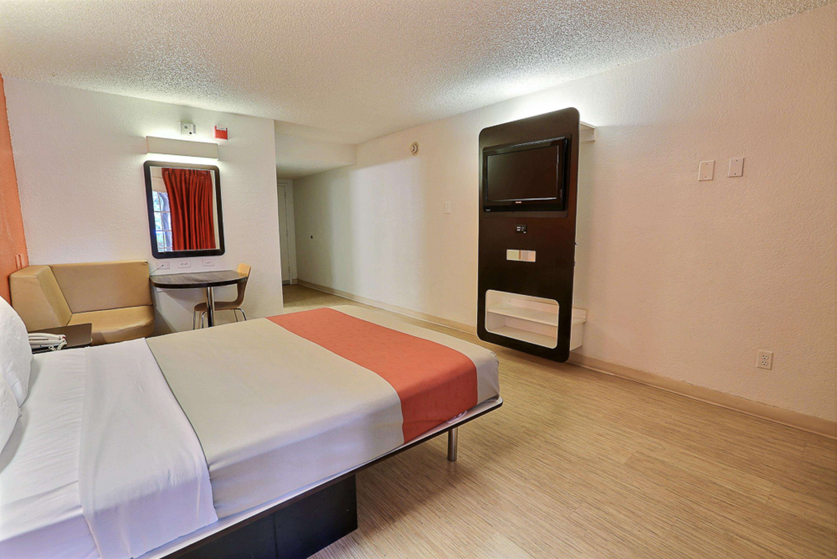 Motel 6 Dallas - Addison