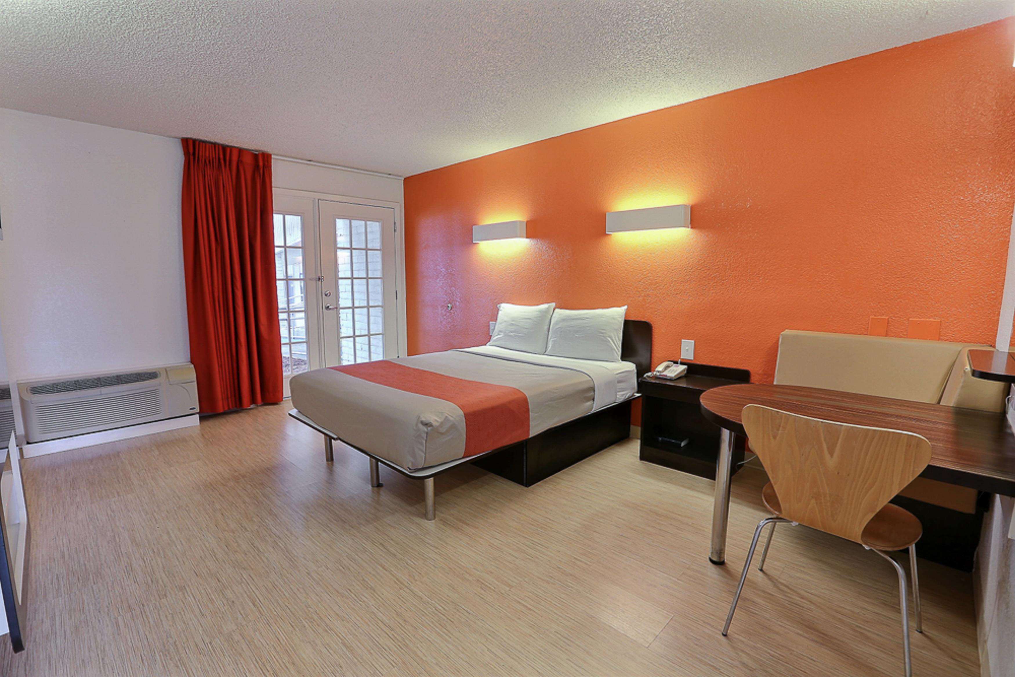 Motel 6 Dallas - Addison