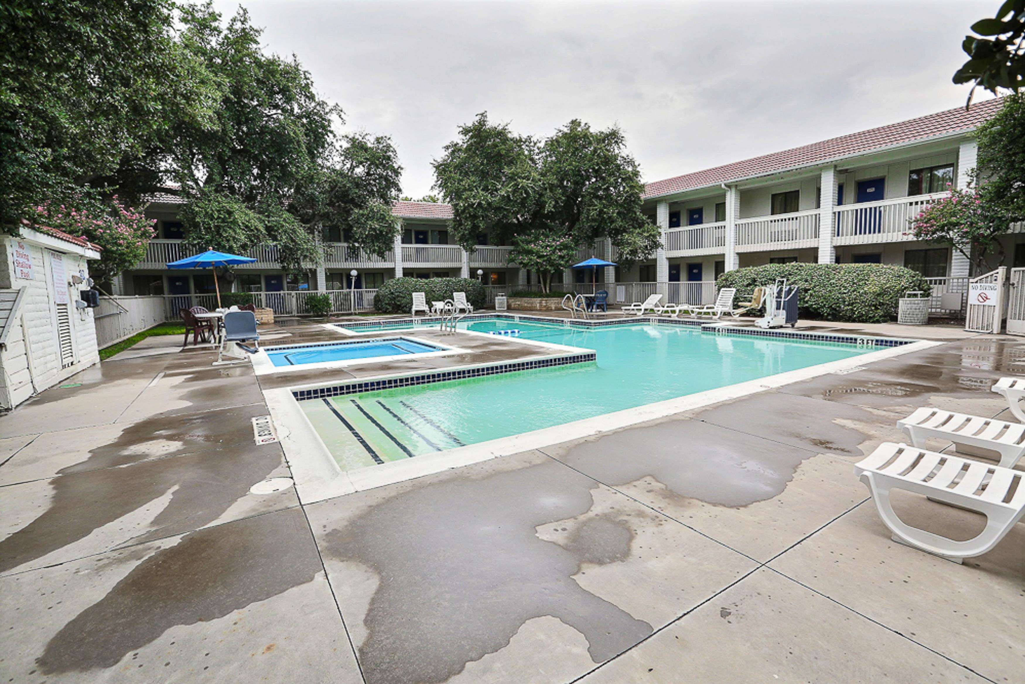Motel 6 Dallas - Addison