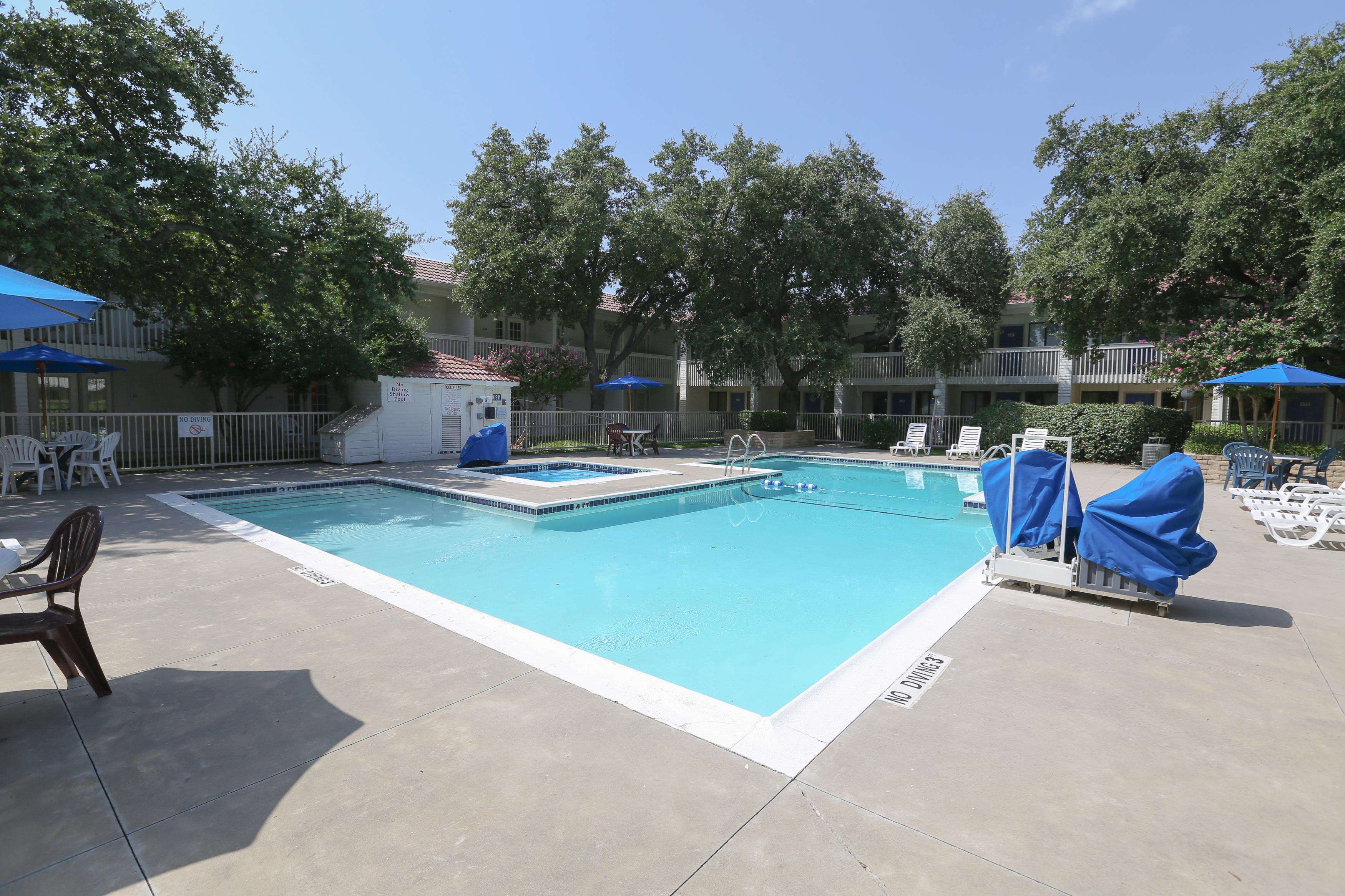 Motel 6 Dallas - Addison