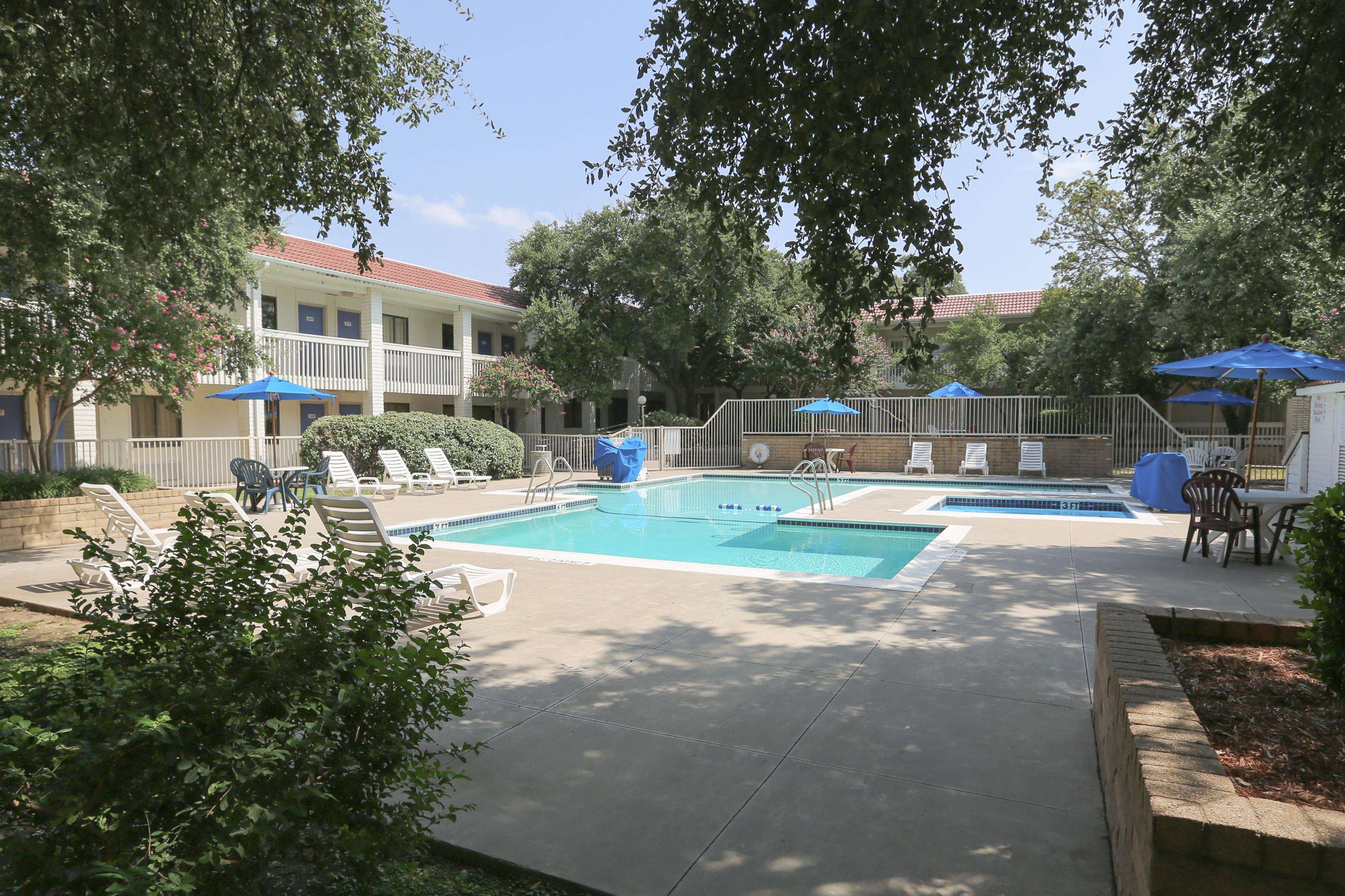 Motel 6 Dallas - Addison