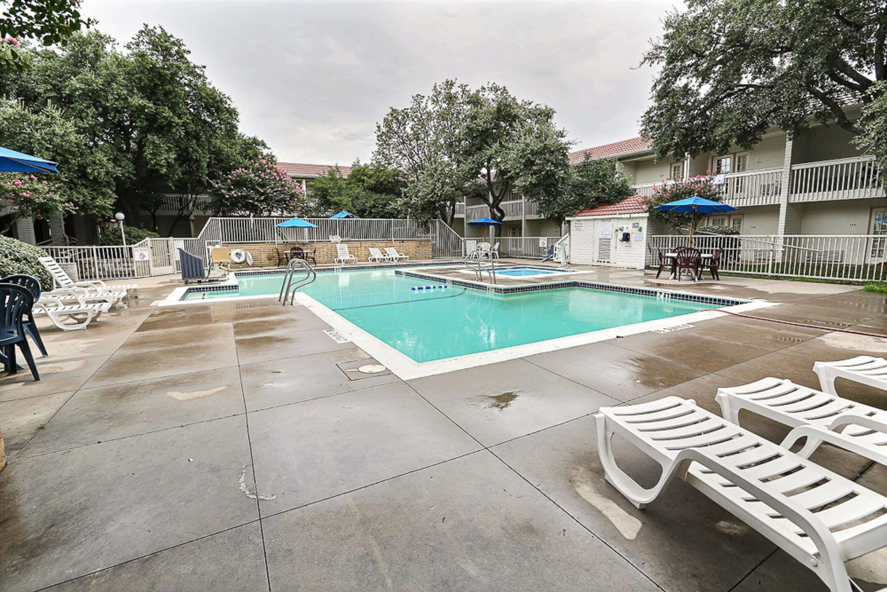 Motel 6 Dallas - Addison