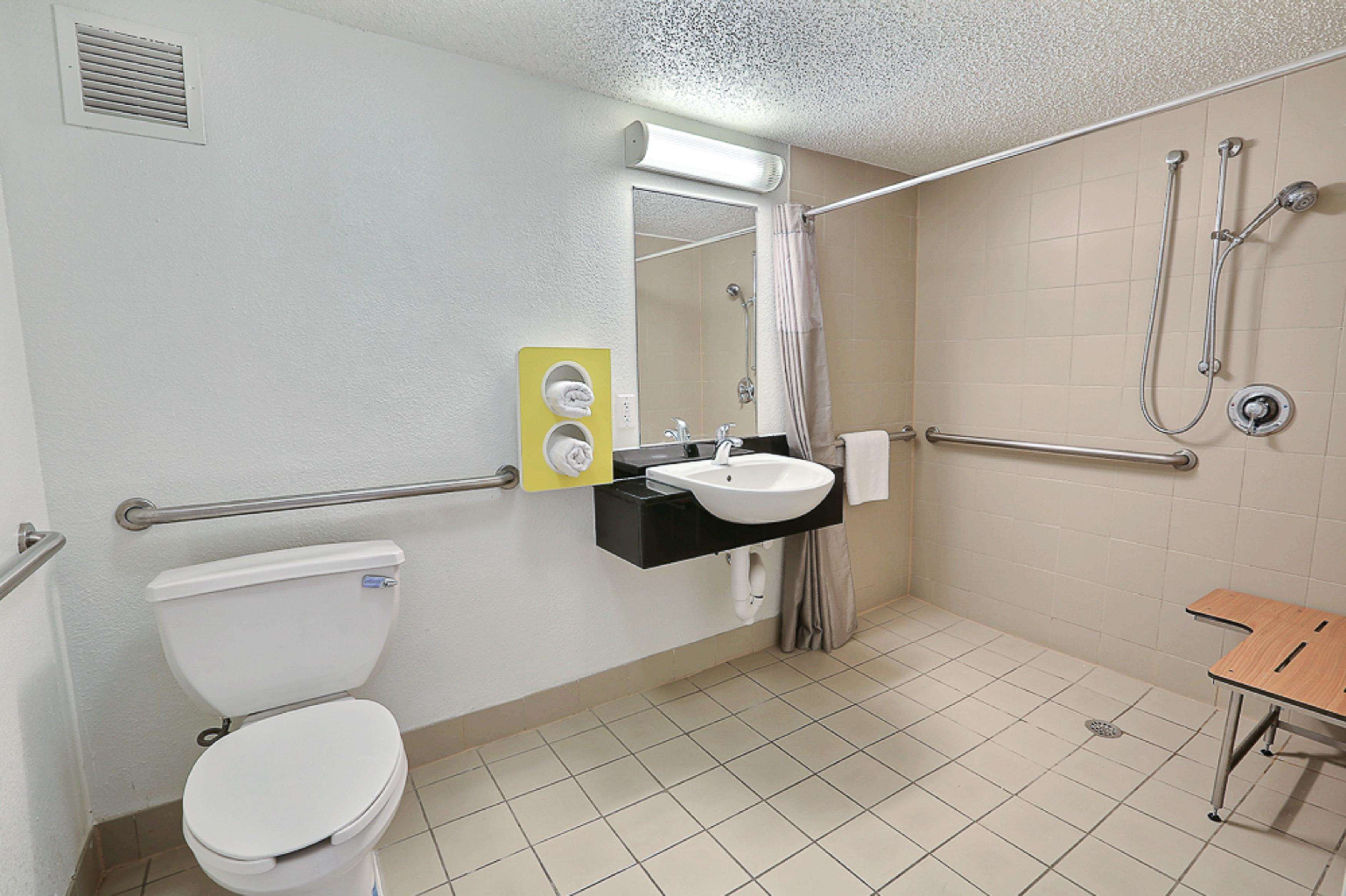 Motel 6 Dallas - Addison